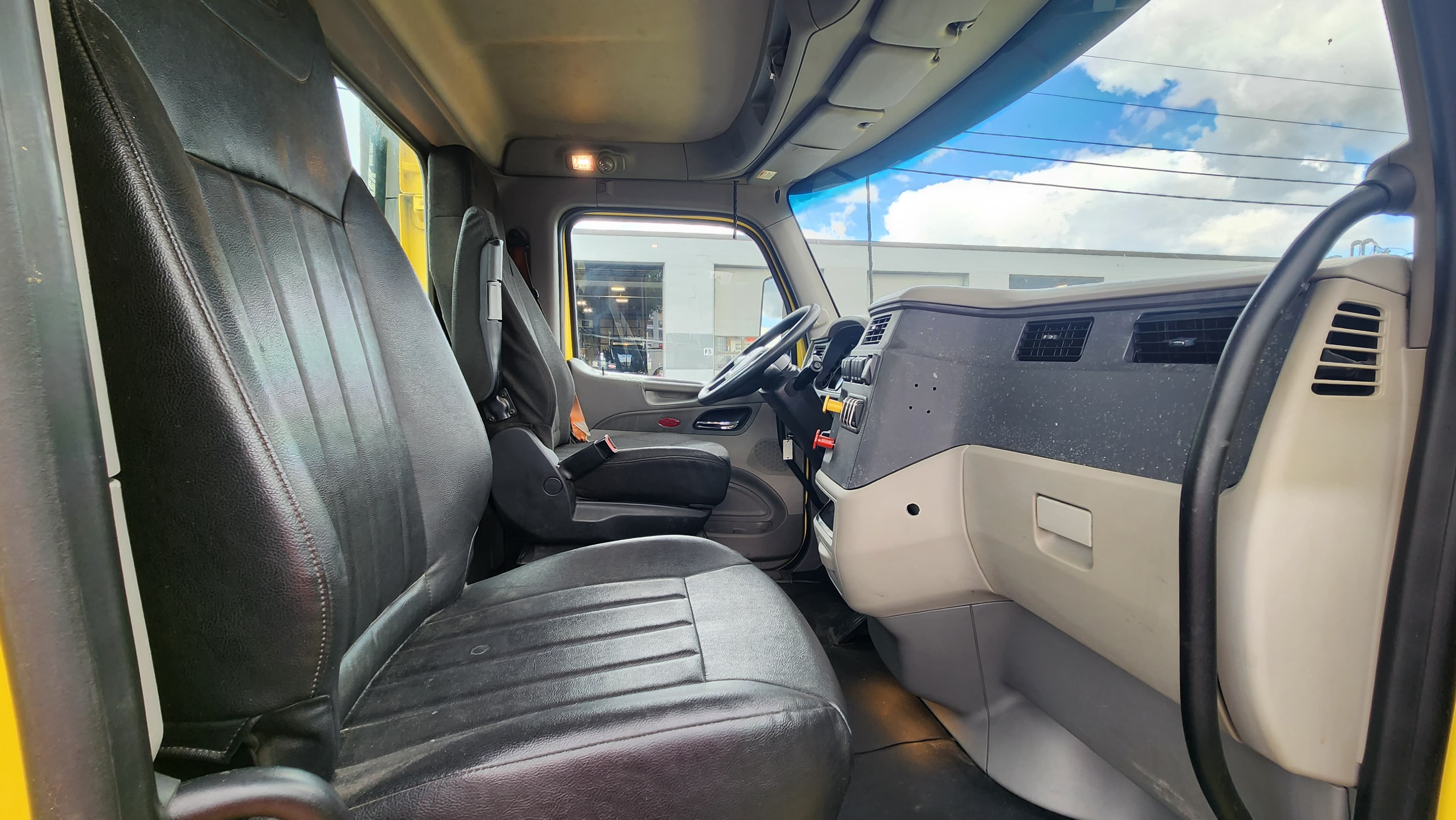 2021 Peterbilt 579 — photo 24