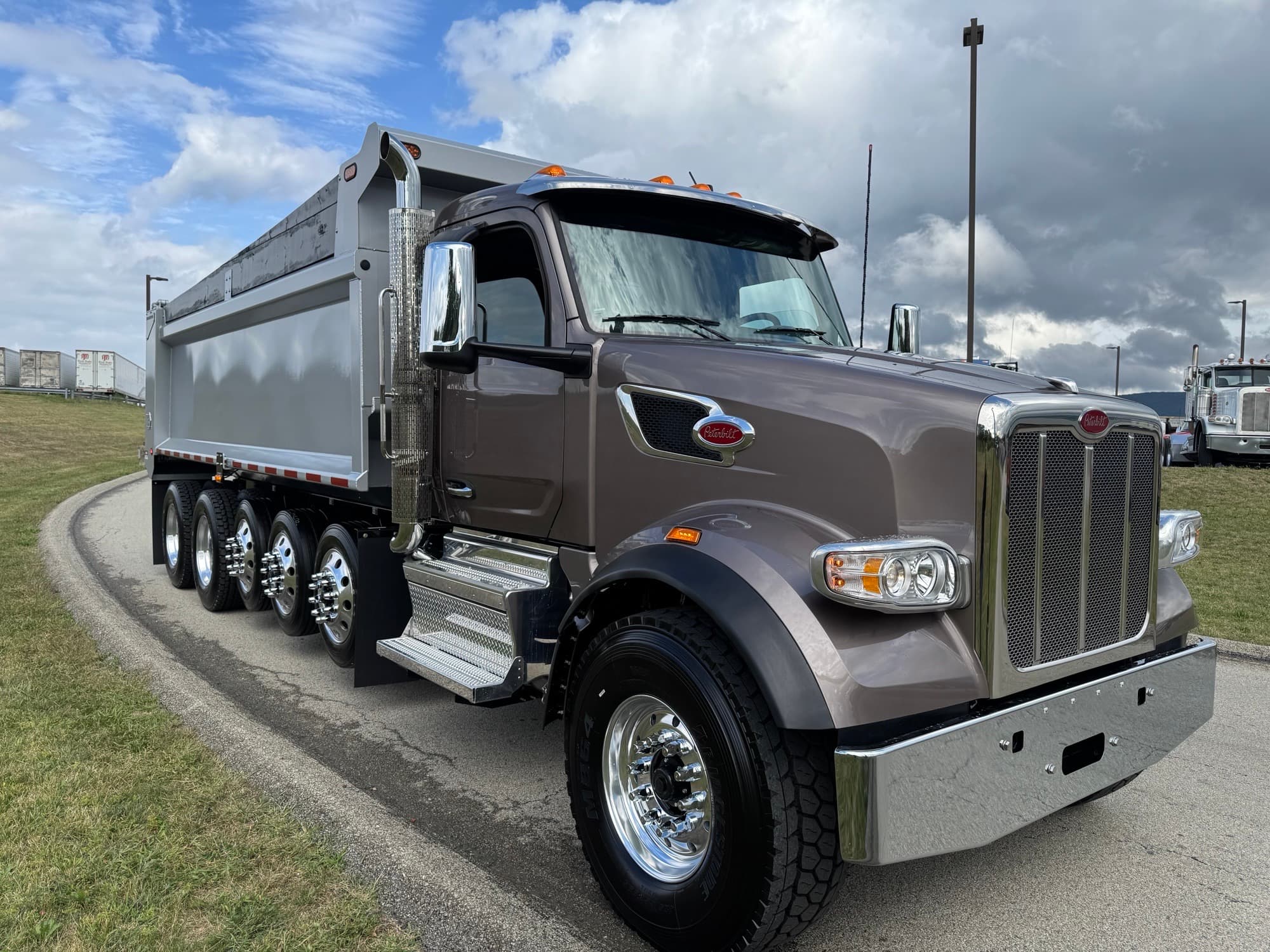 2026 Peterbilt 567 — photo 2