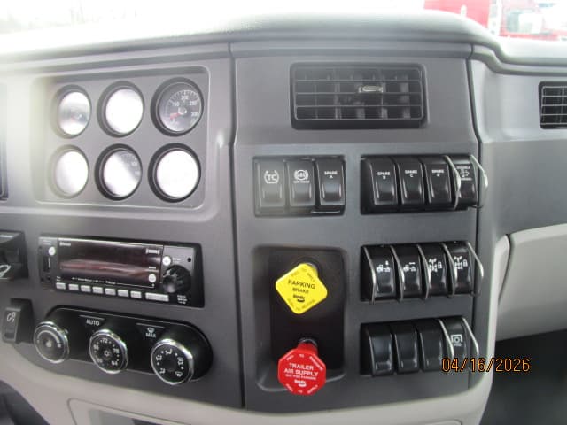 2026 Peterbilt 567 — photo 11