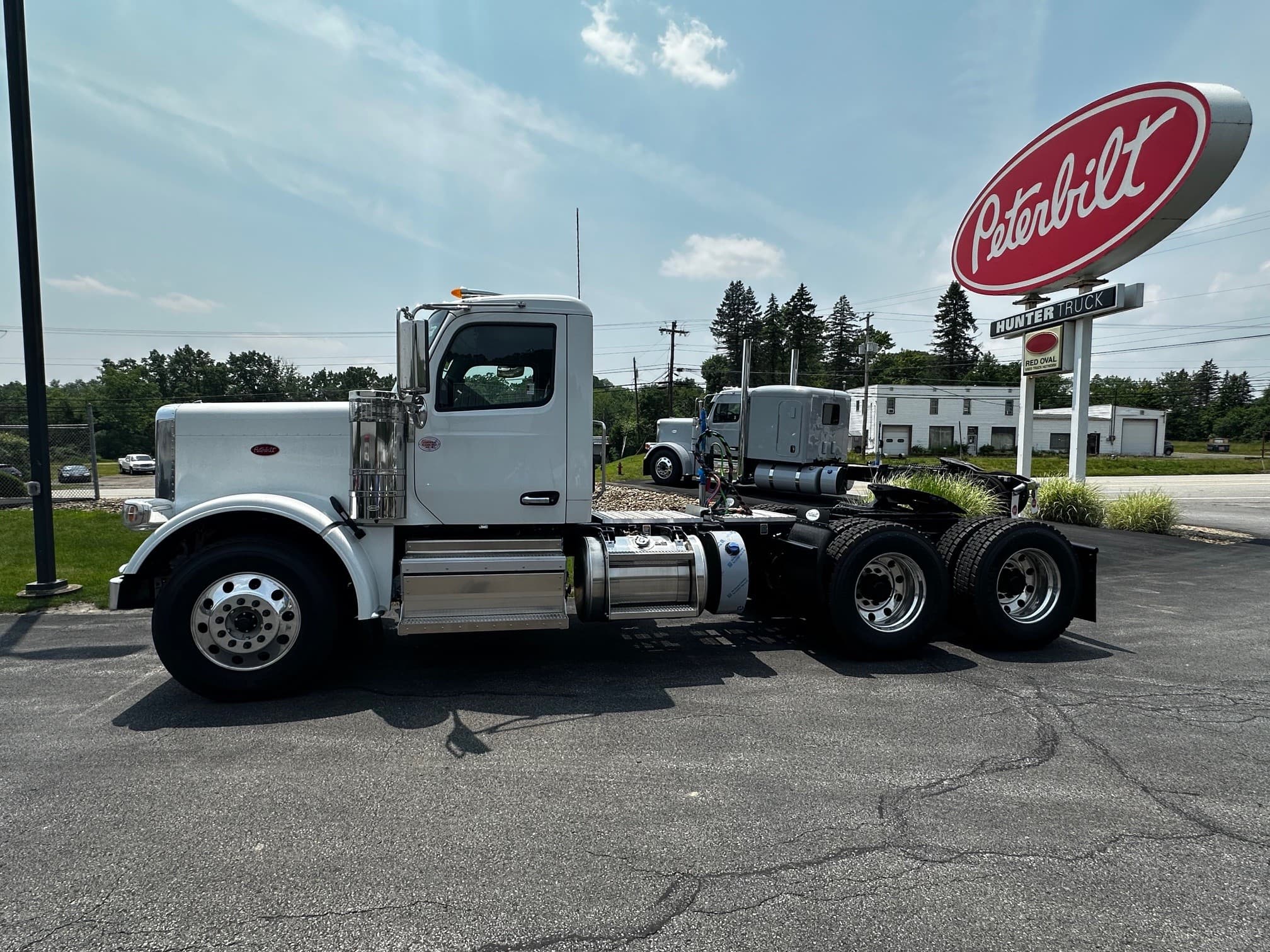 2026 Peterbilt 589 — photo 2