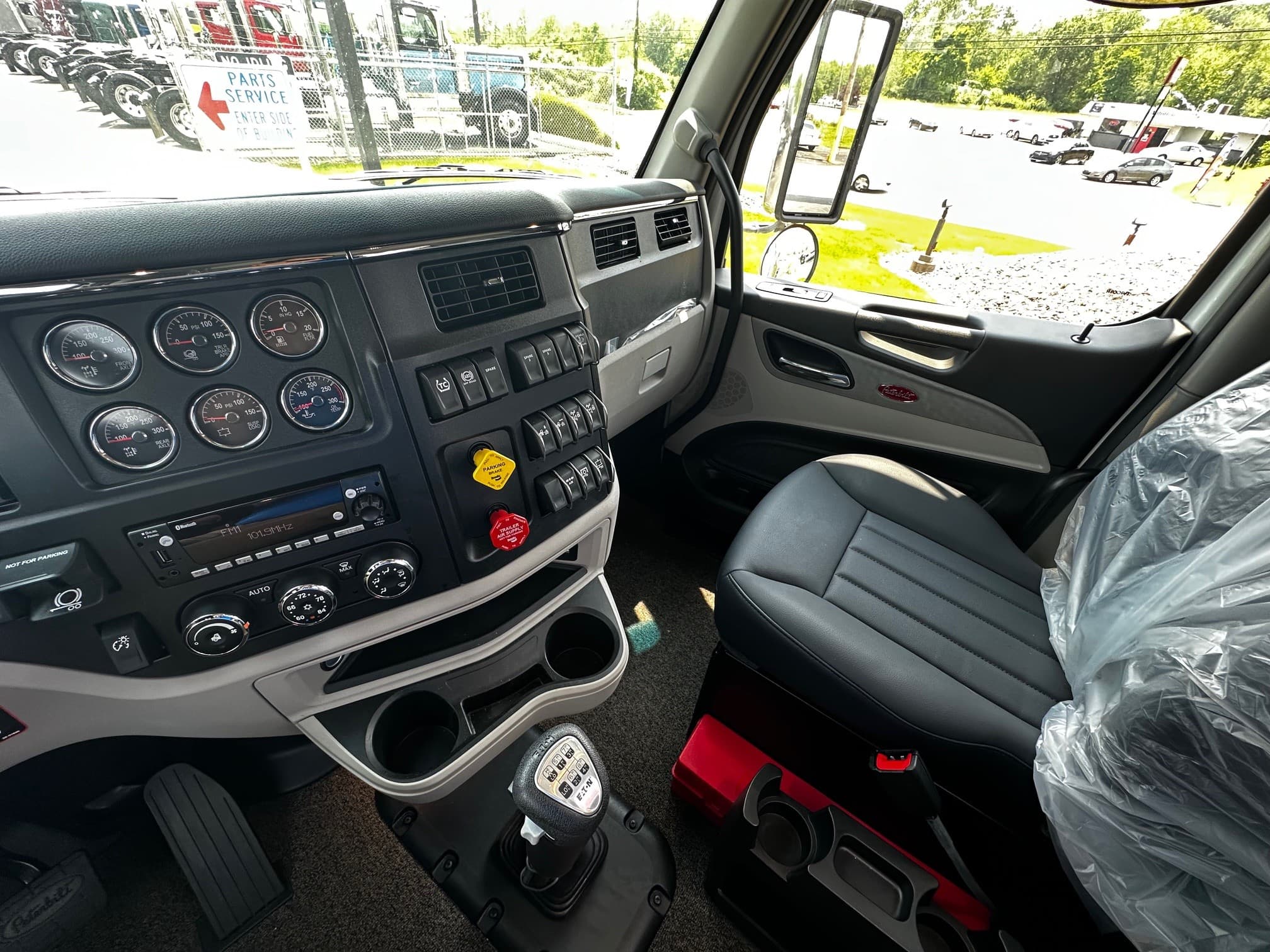 2026 Peterbilt 589 — photo 9