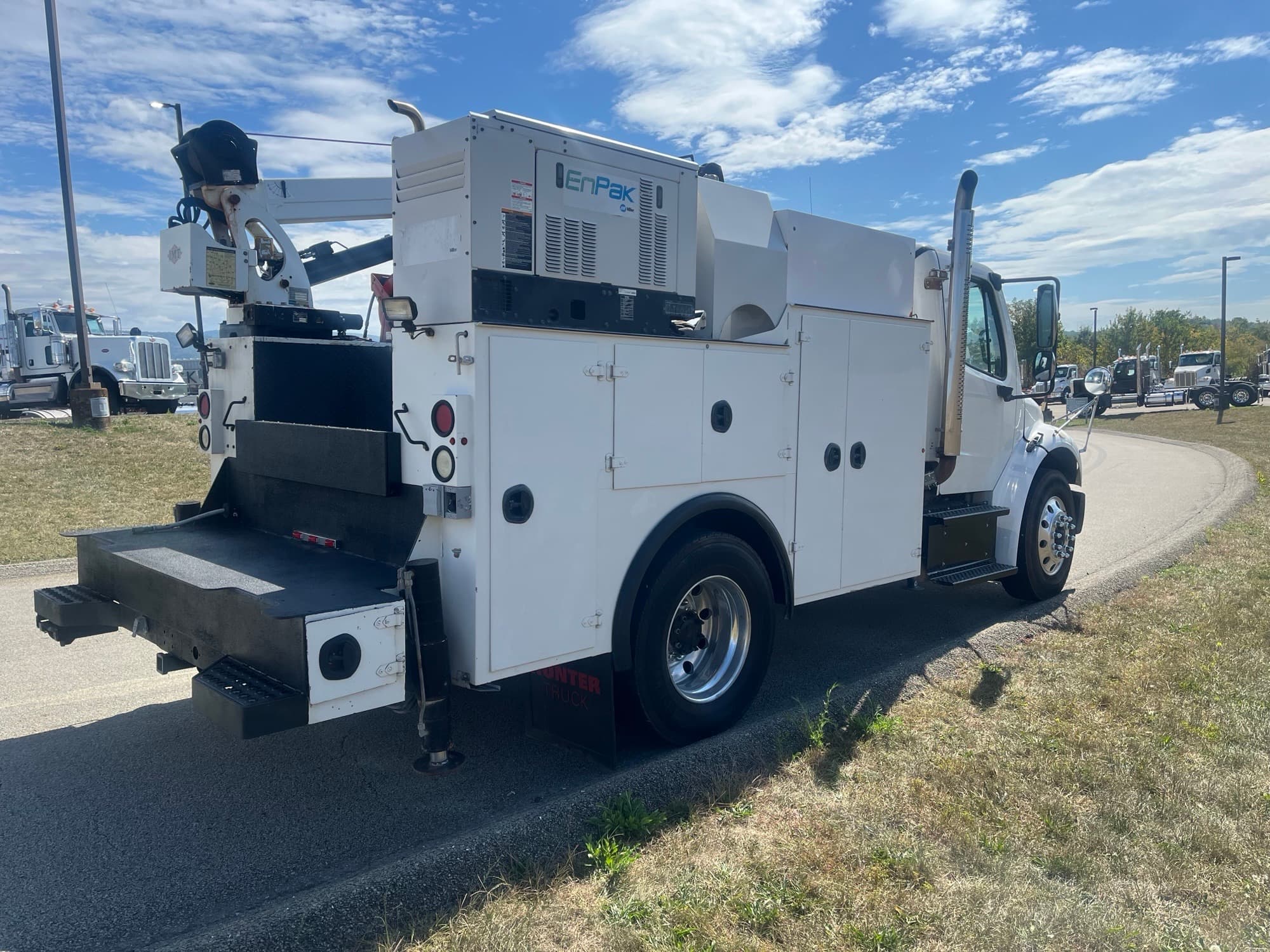 2016 Freightliner M2 106 — photo 4