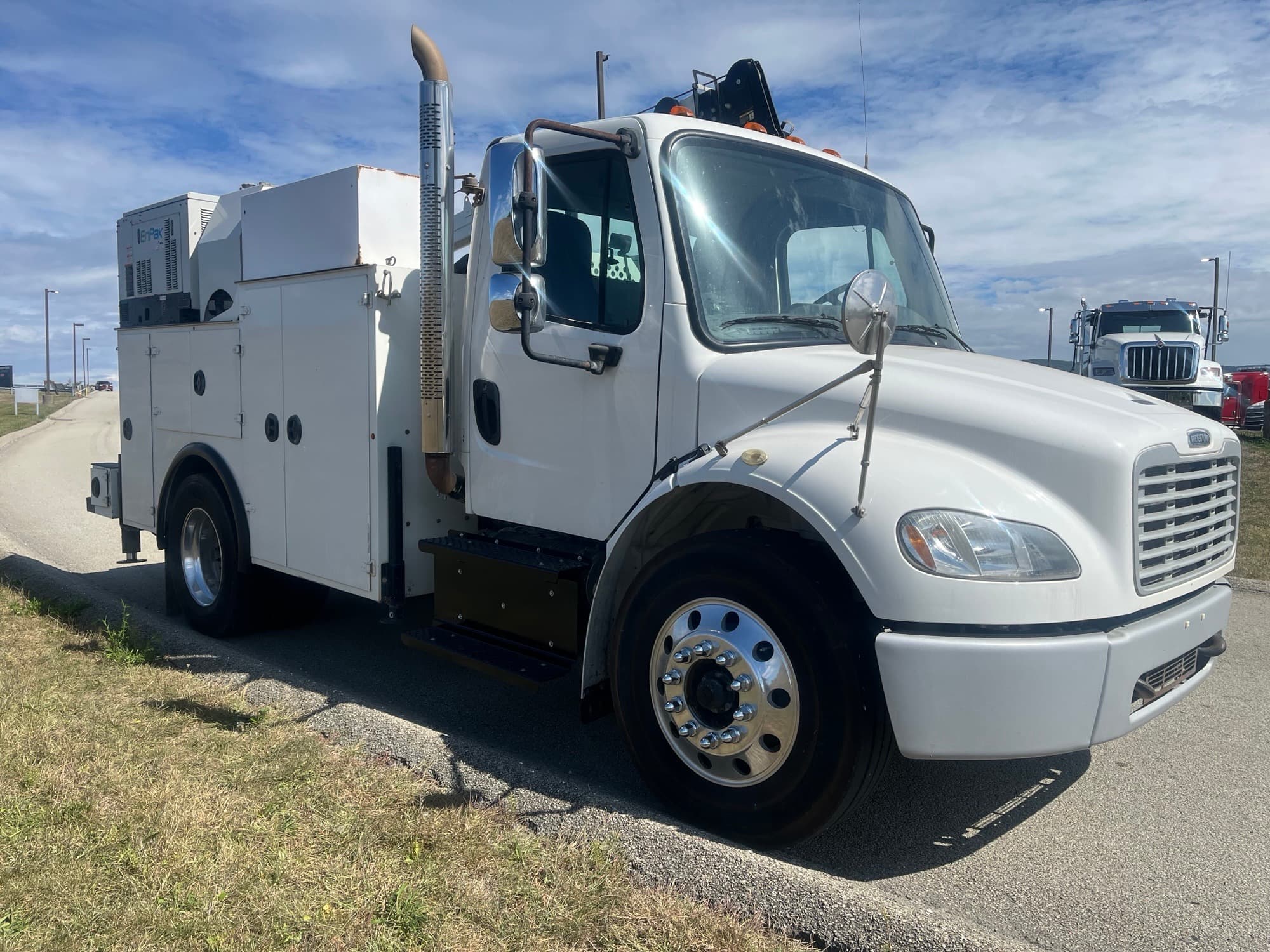 2016 Freightliner M2 106 — photo 5