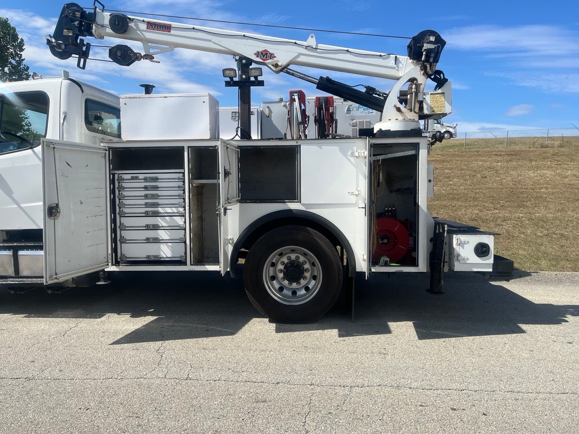 2016 Freightliner M2 106 — photo 7