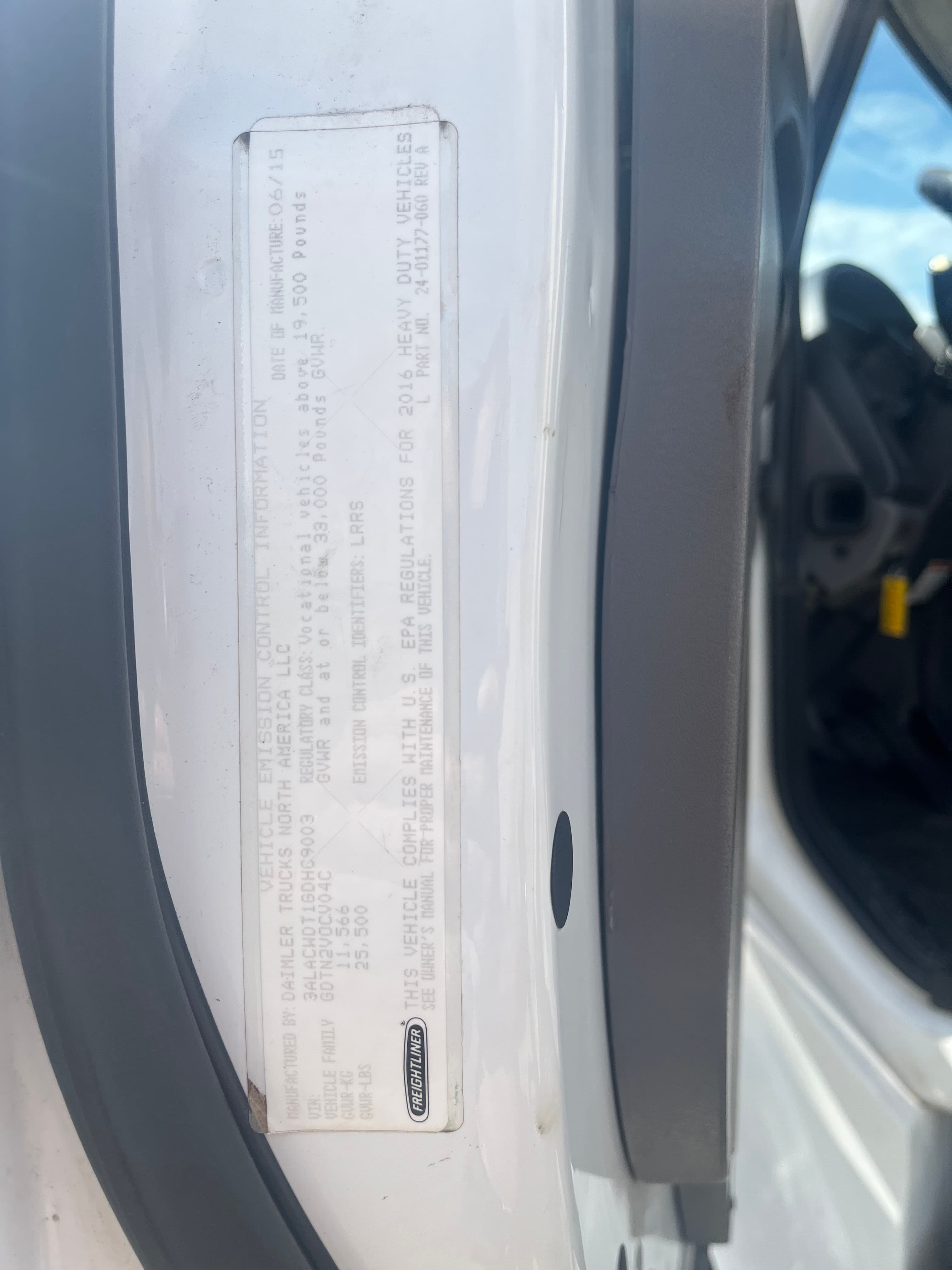 2016 Freightliner M2 106 — photo 11