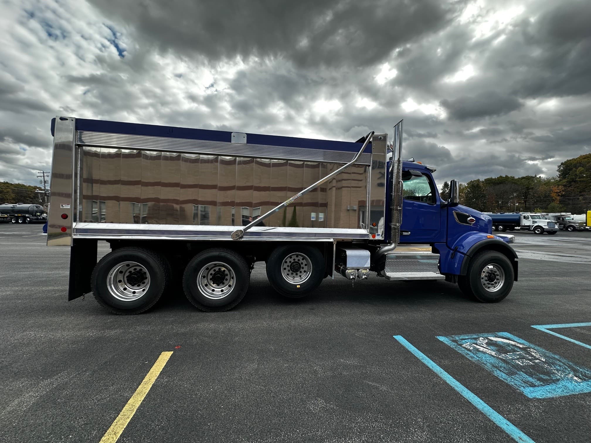 2026 Peterbilt 567 — photo 9