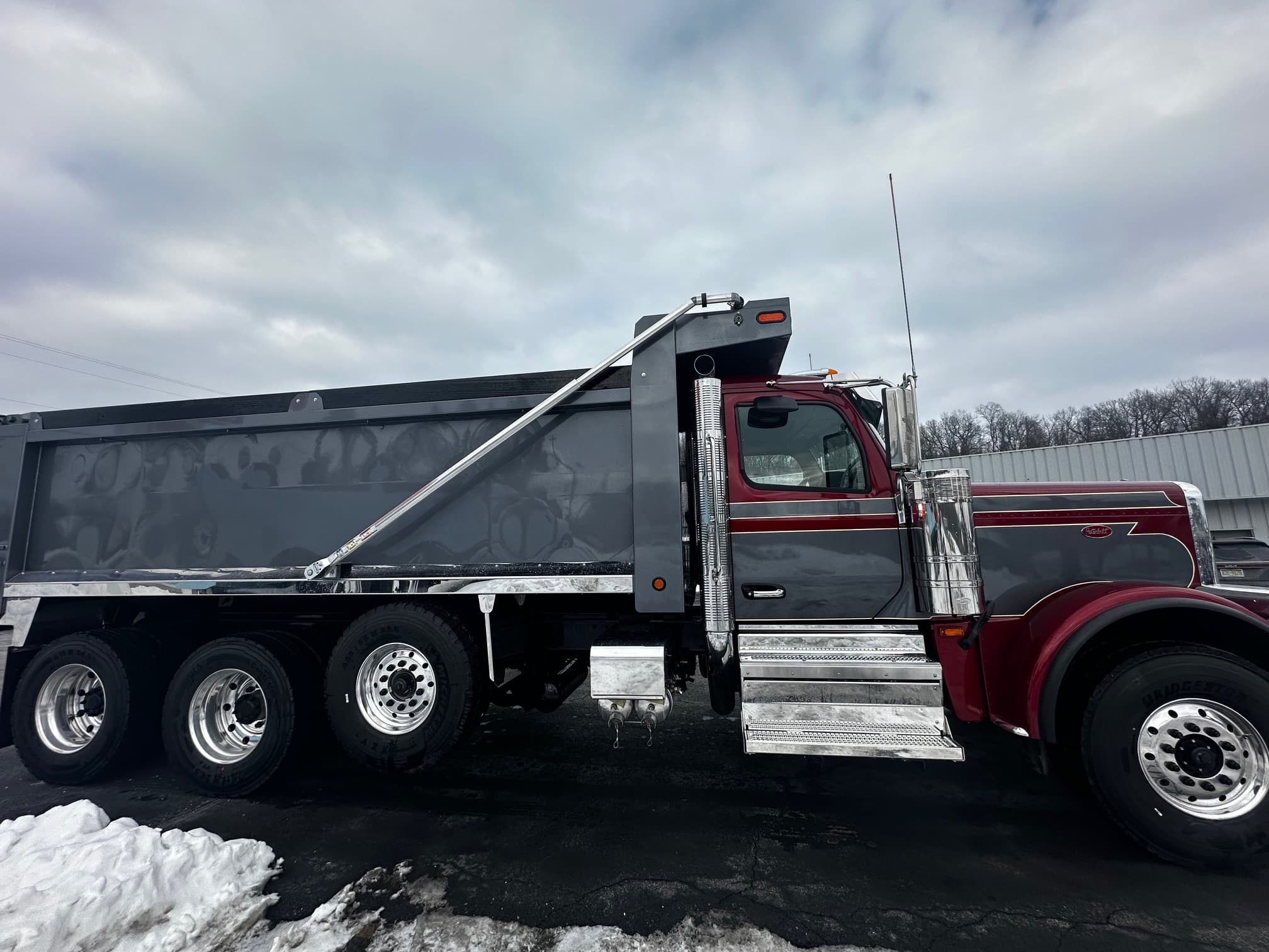 2026 Peterbilt 589 — photo 9