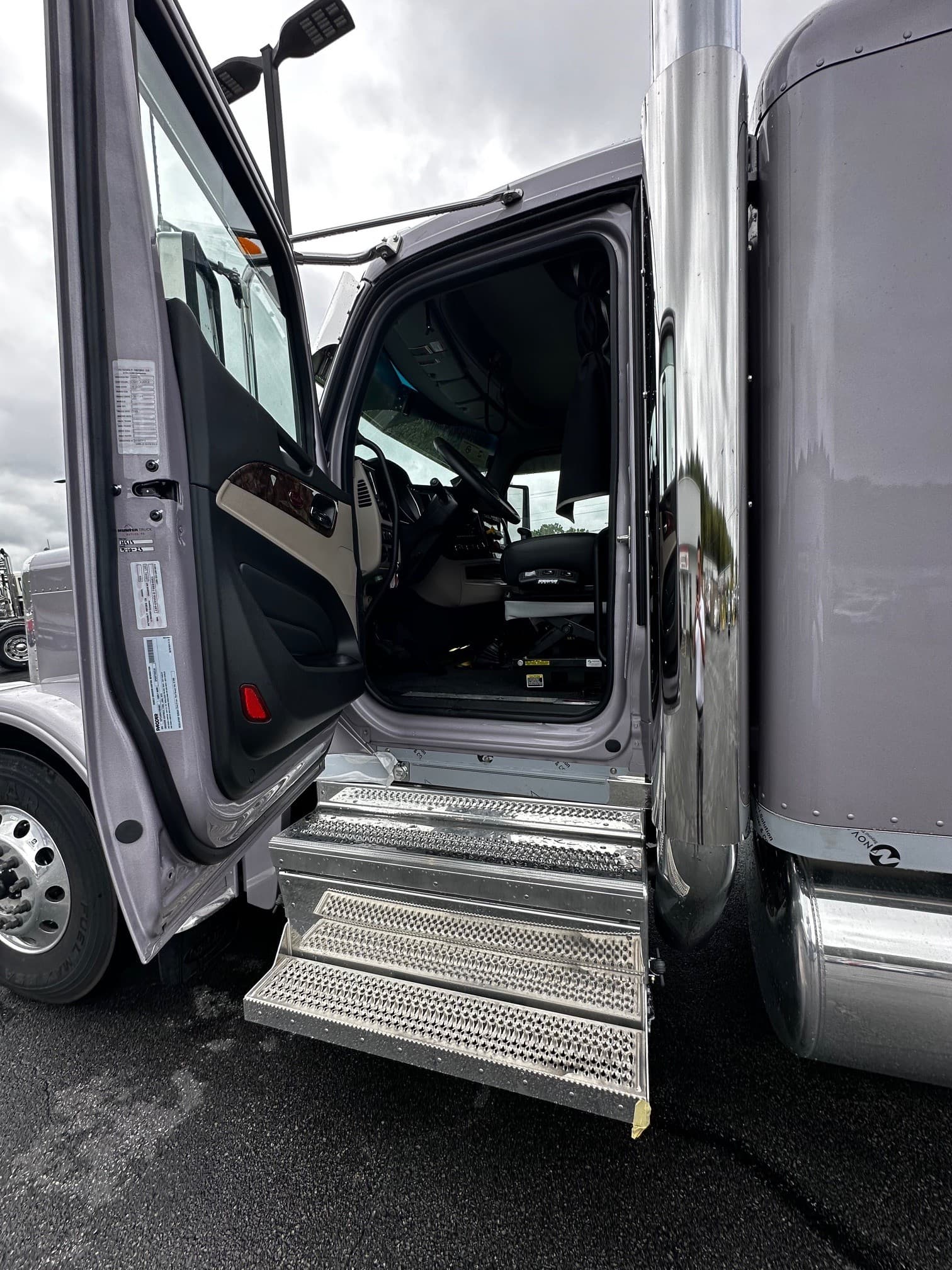 2026 Peterbilt 589 — photo 10