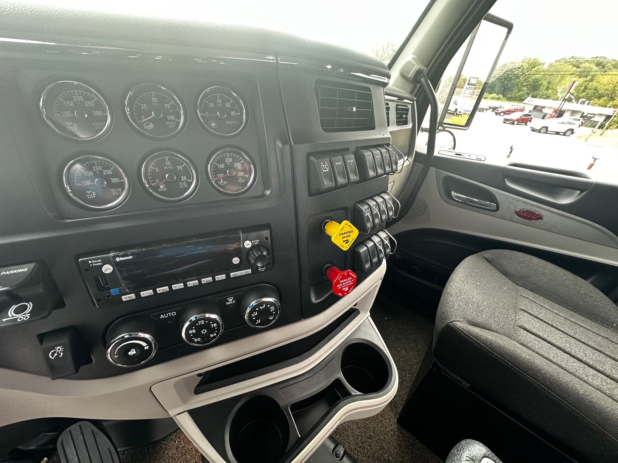 2026 Peterbilt 589 — photo 13