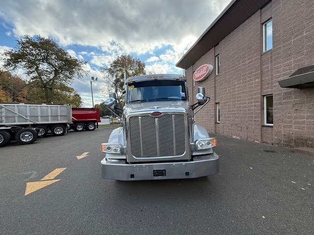 2021 Peterbilt 567 — photo 2