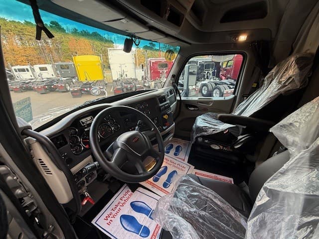 2021 Peterbilt 567 — photo 9