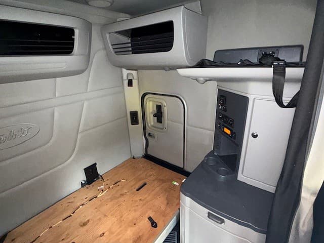 2021 Peterbilt 567 — photo 13