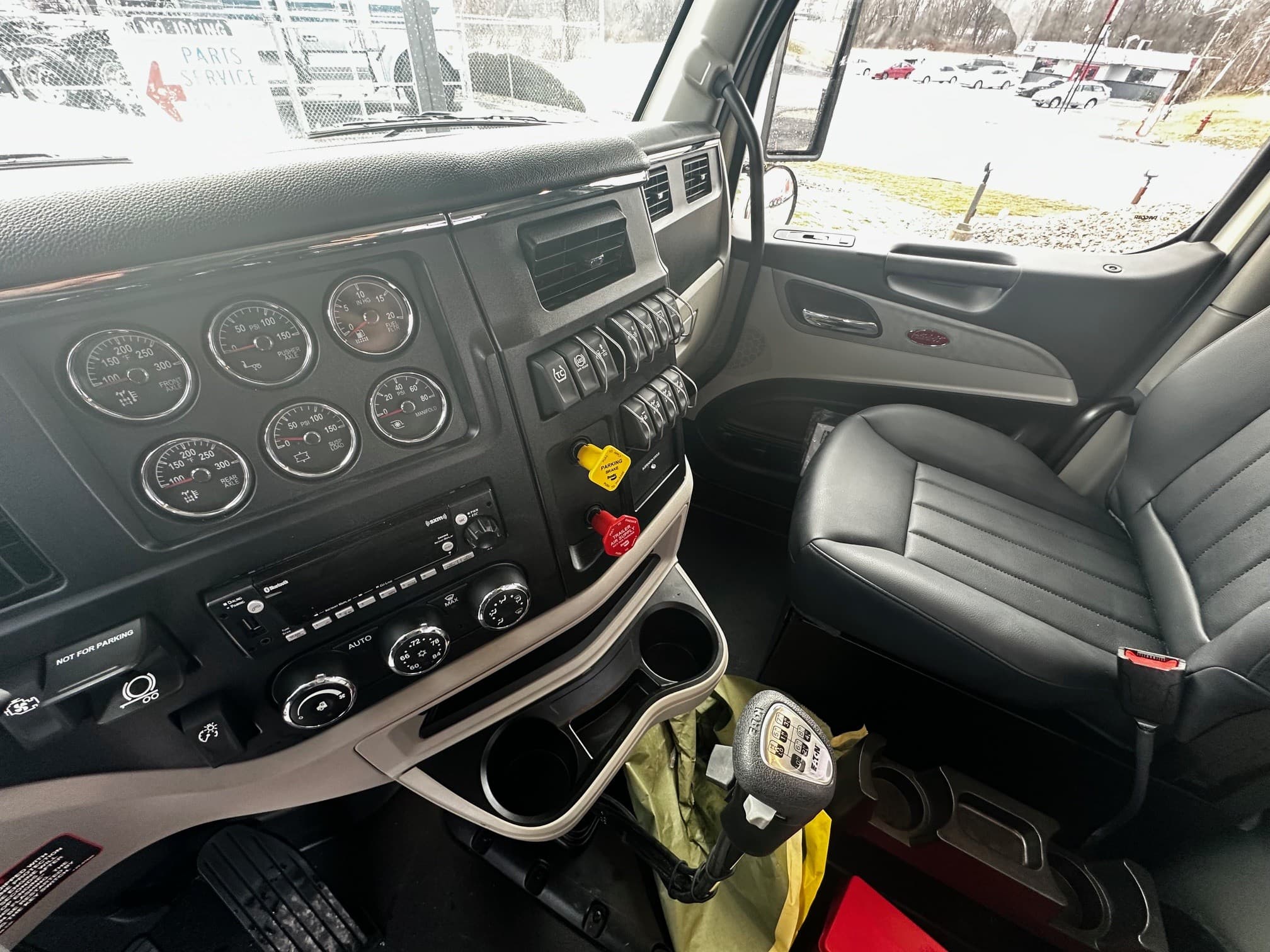 2026 Peterbilt 589 — photo 2