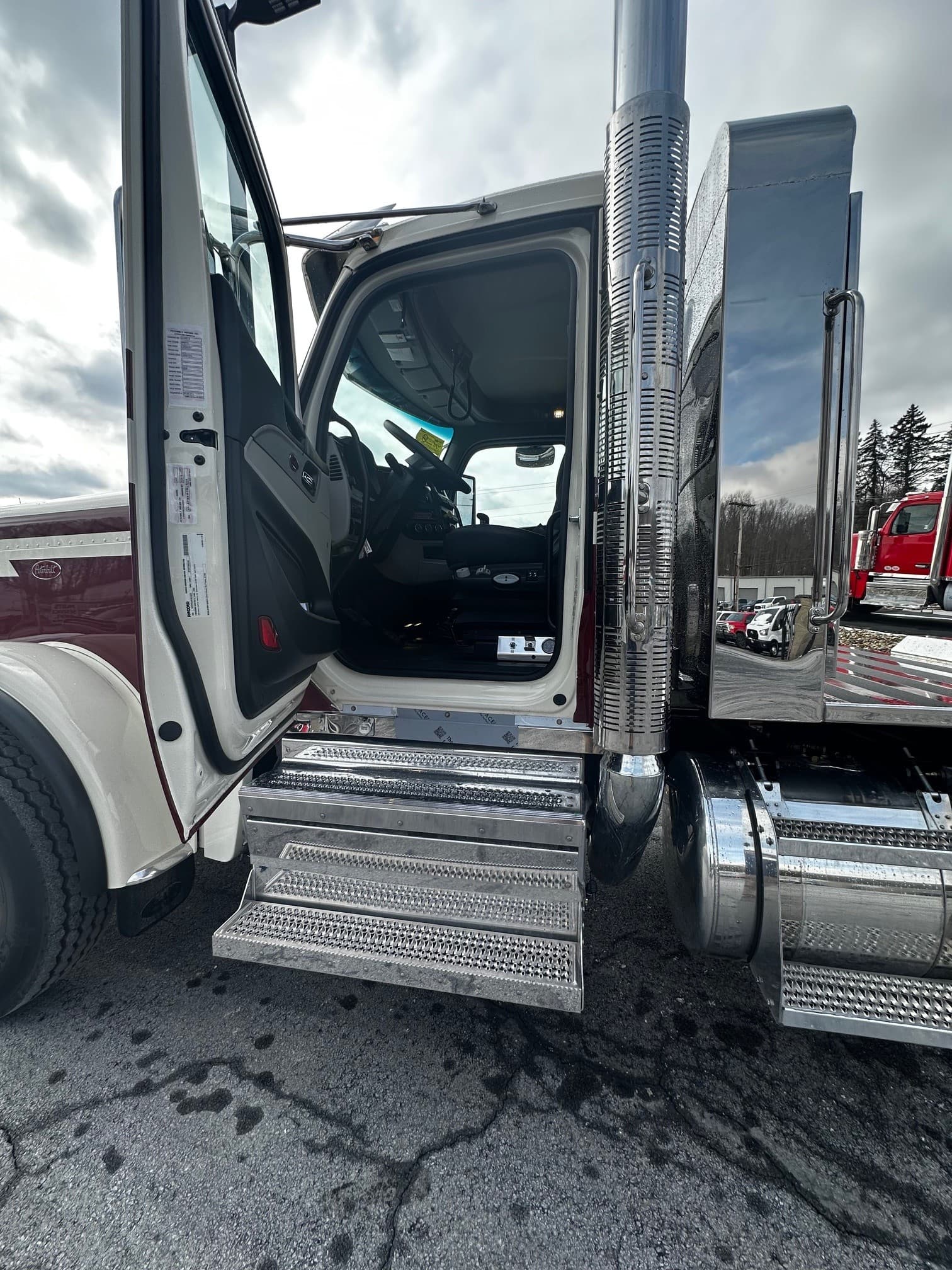 2026 Peterbilt 589 — photo 5