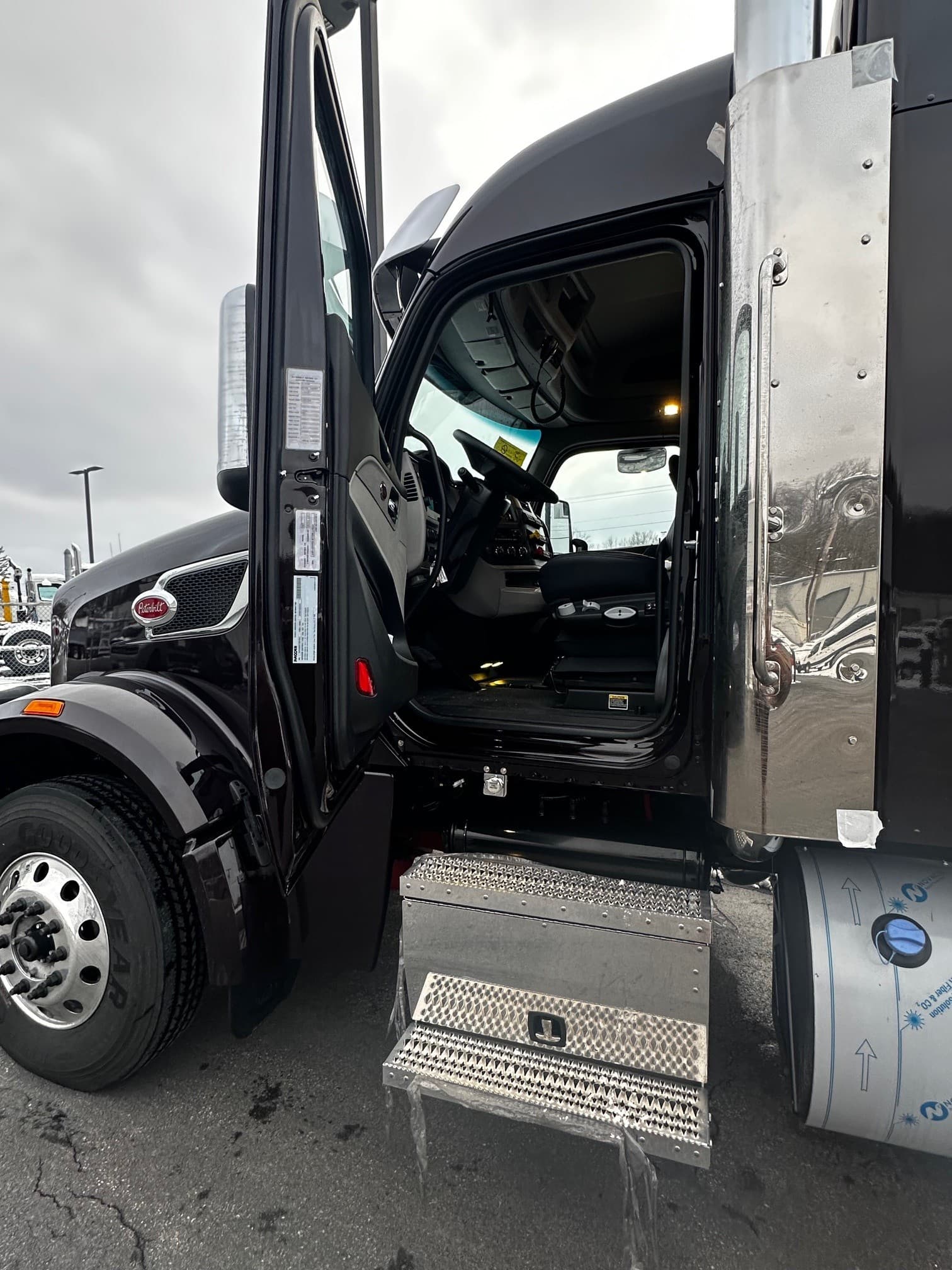 2026 Peterbilt 567 — photo 8