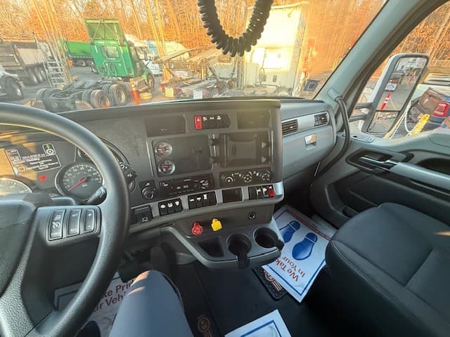 2020 Kenworth T880 — photo 11