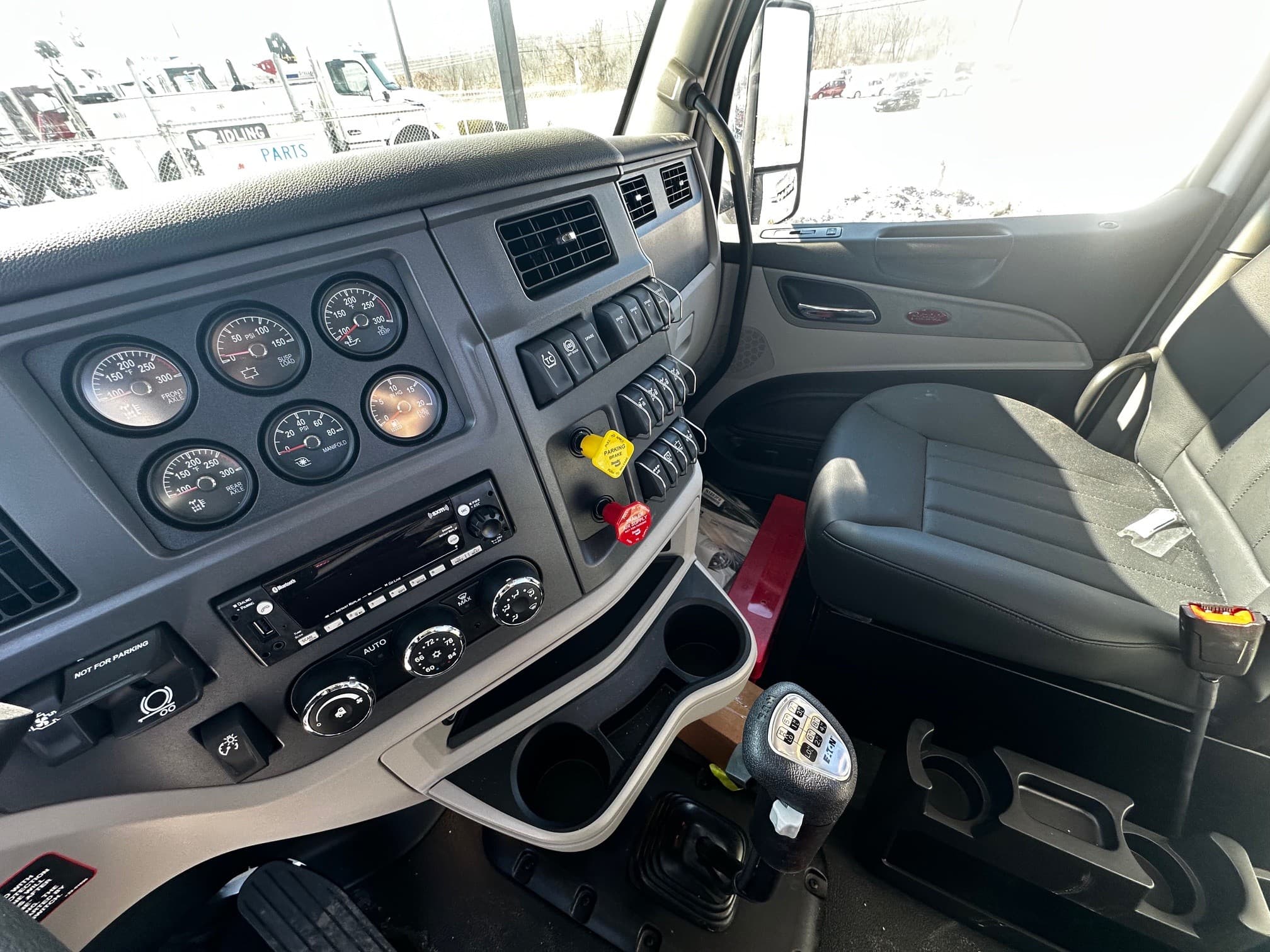 2027 Peterbilt 567 — photo 2