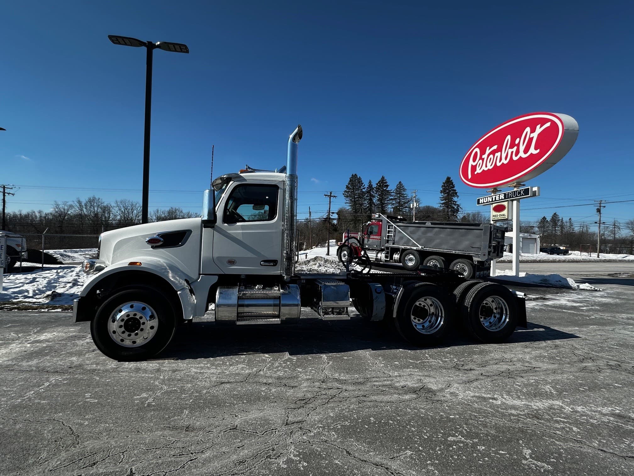 2027 Peterbilt 567 — photo 13