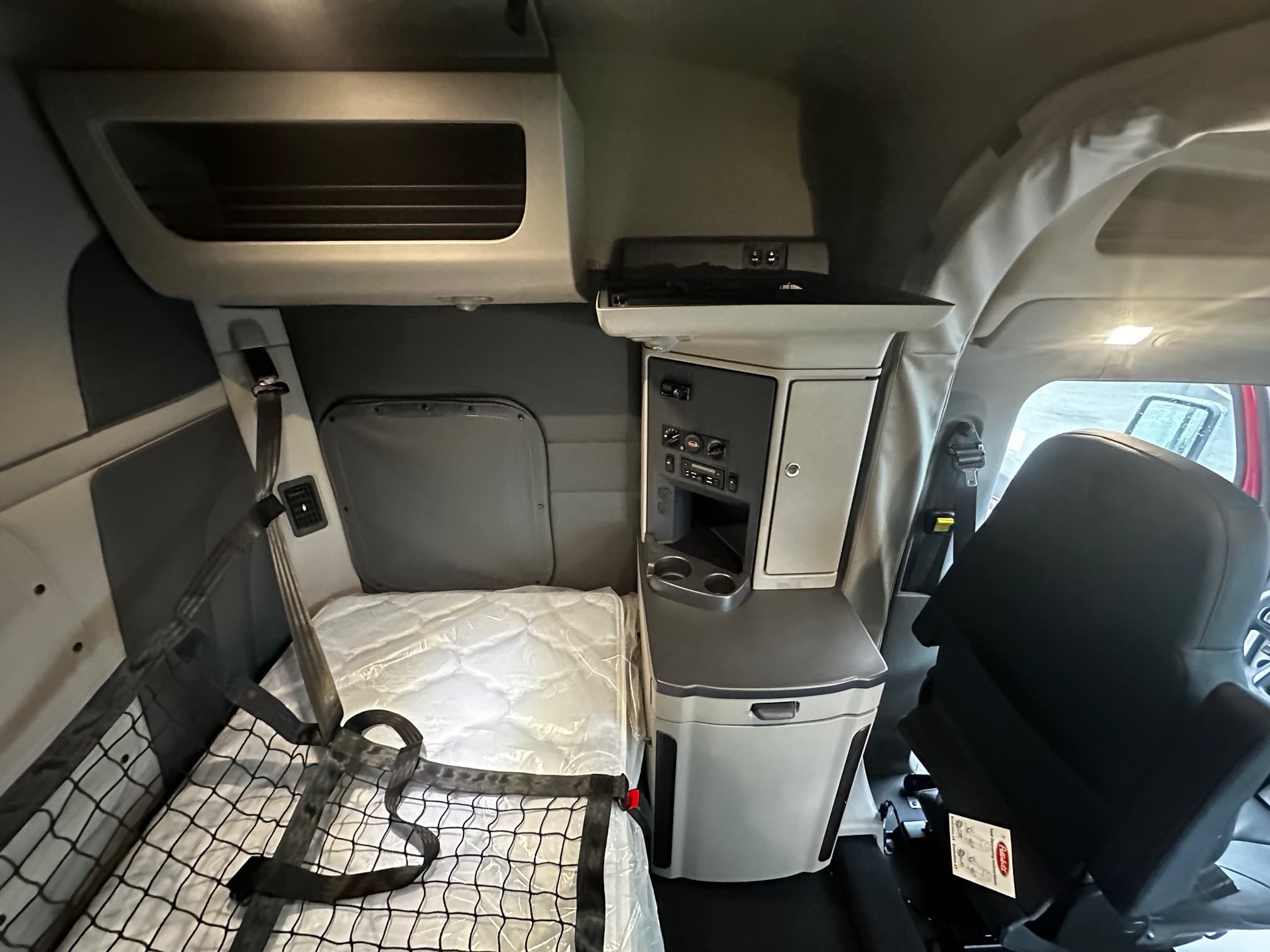 2027 Peterbilt 567 — photo 4