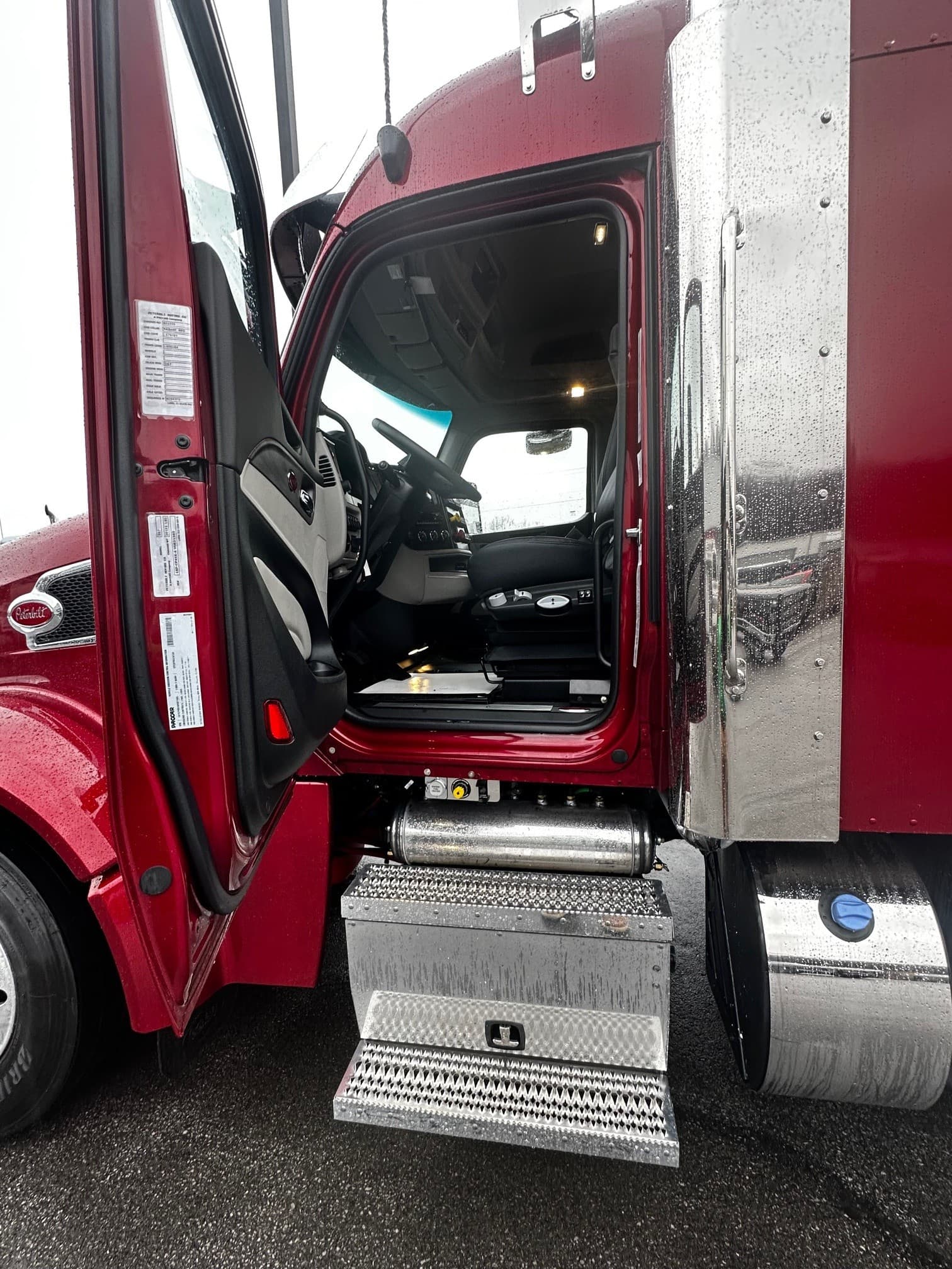 2027 Peterbilt 567 — photo 8