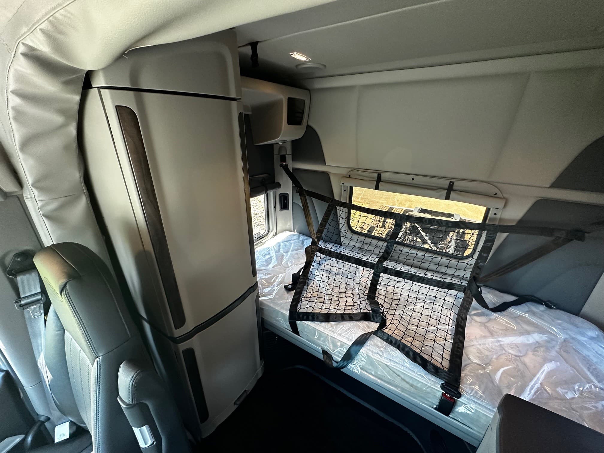 2027 Peterbilt 567 — photo 3