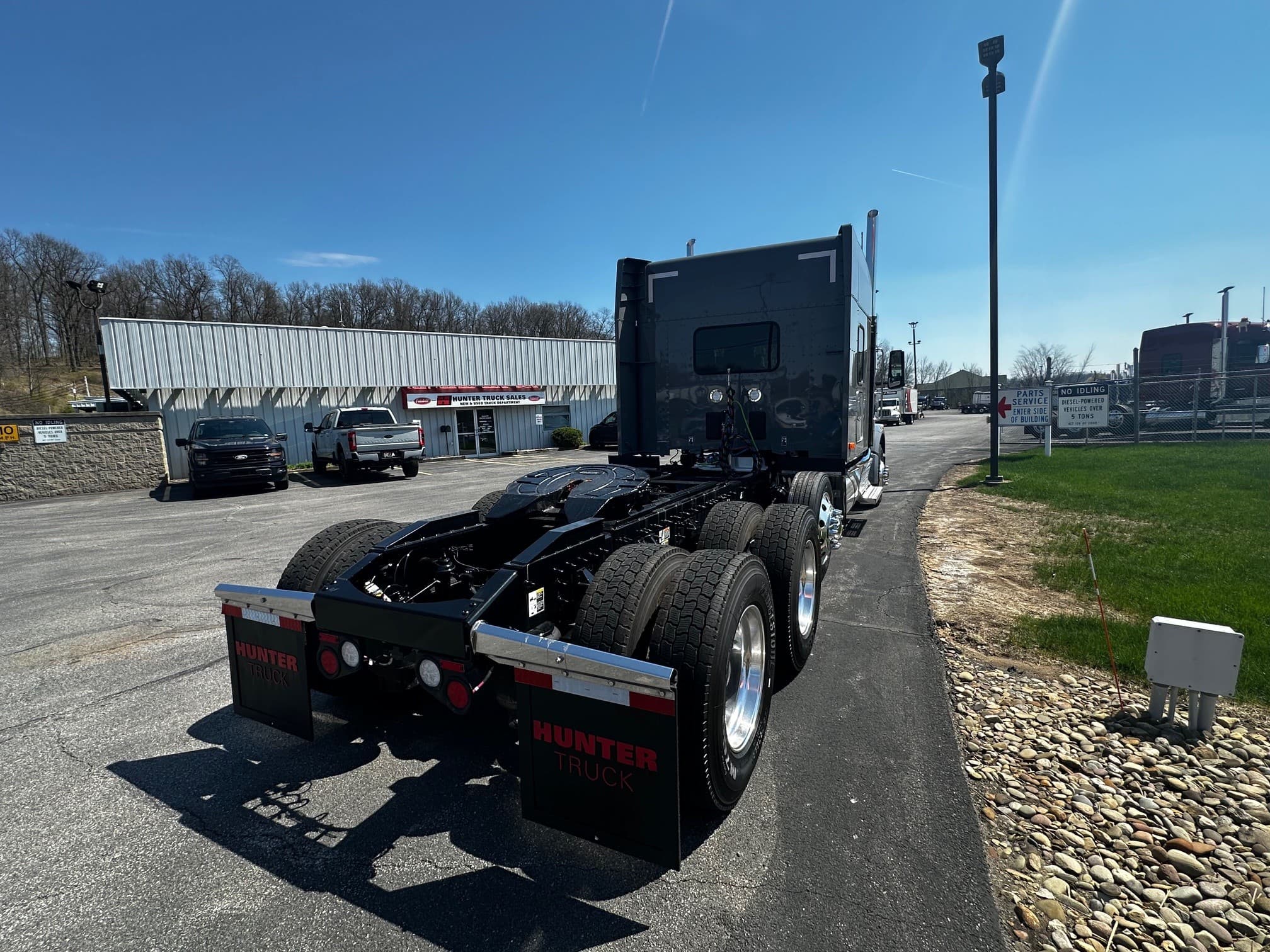 2027 Peterbilt 567 — photo 13