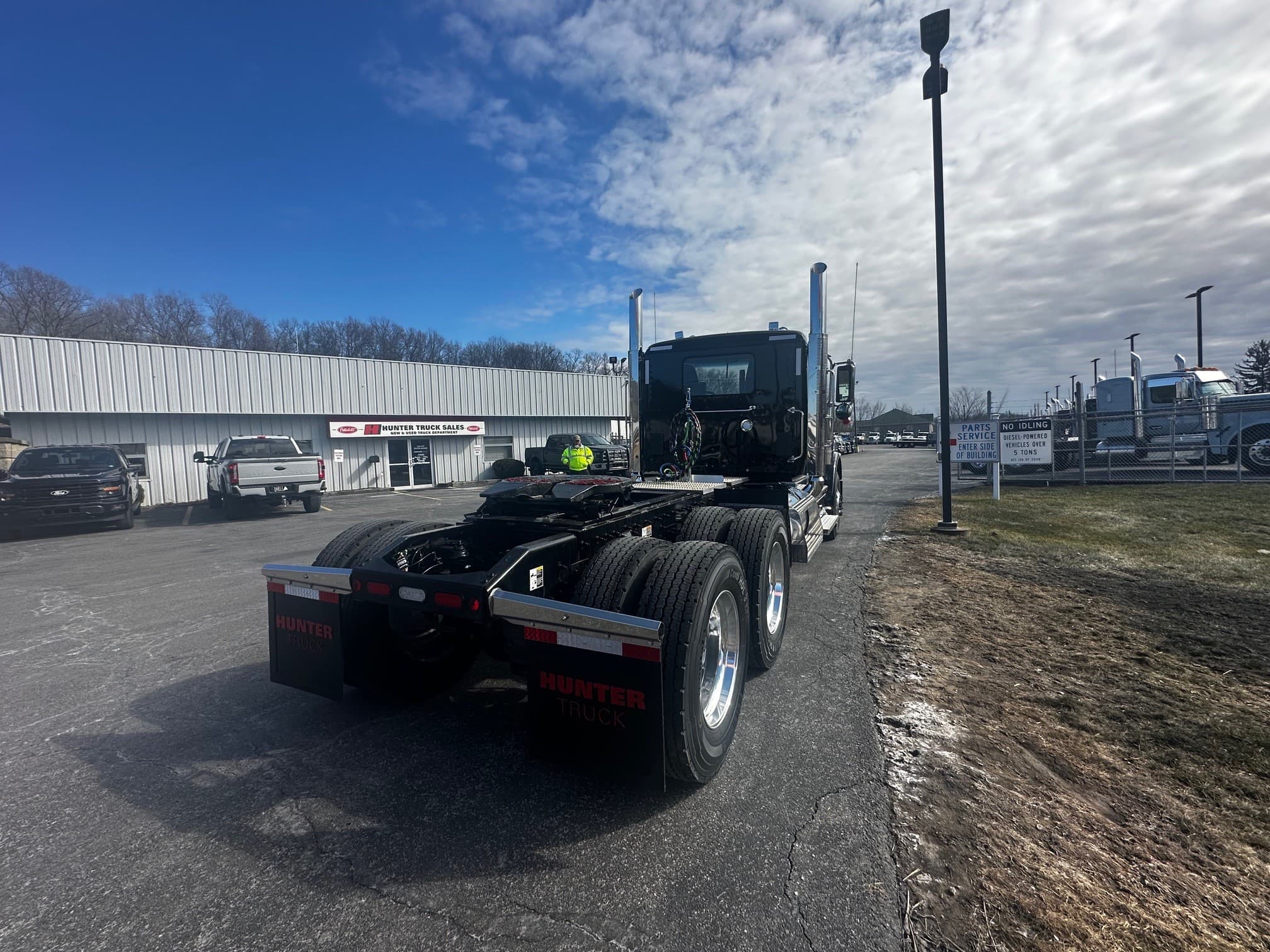 2027 Peterbilt 589 — photo 10