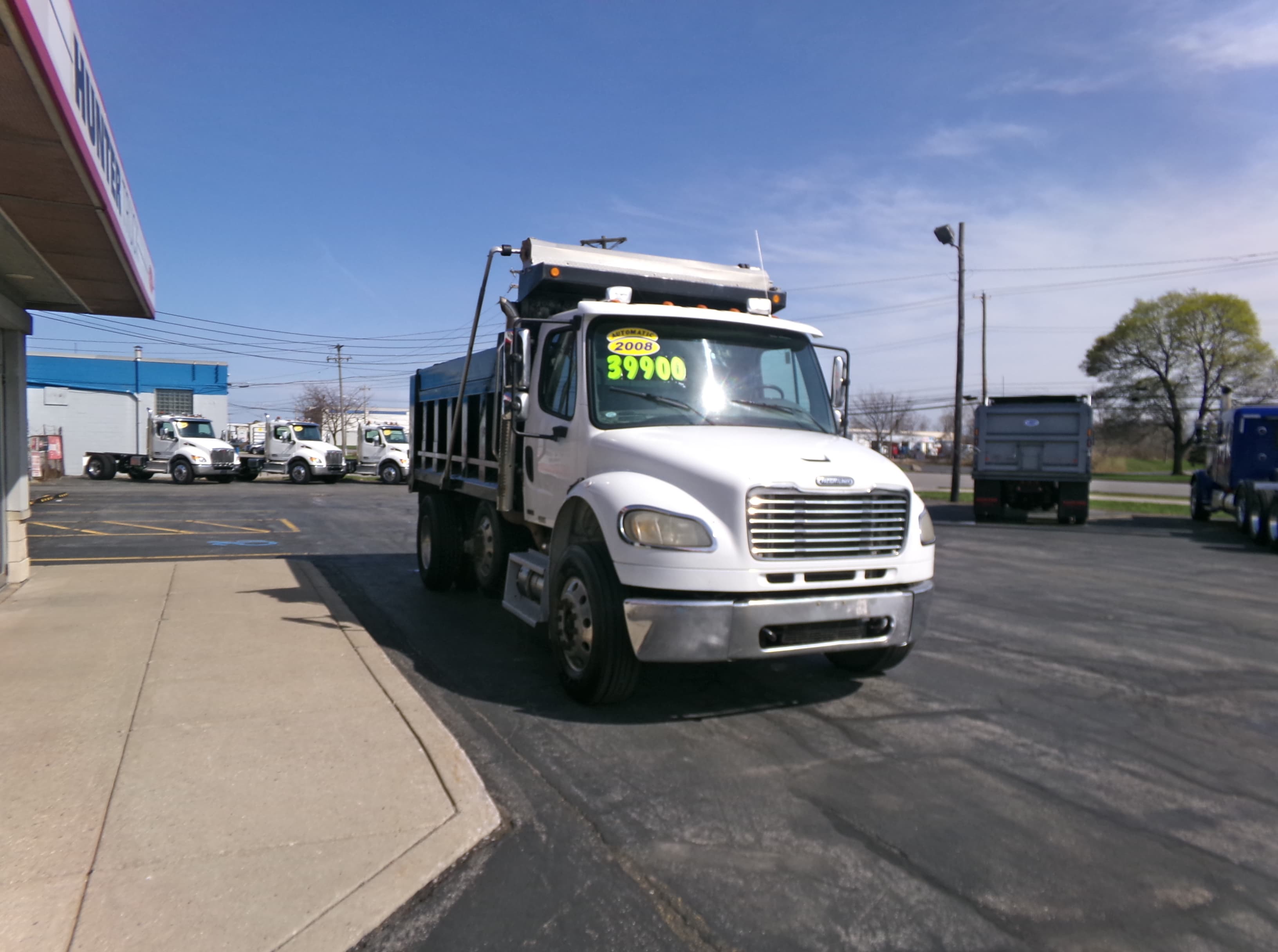 2008 Freightliner M2 106 — photo 2