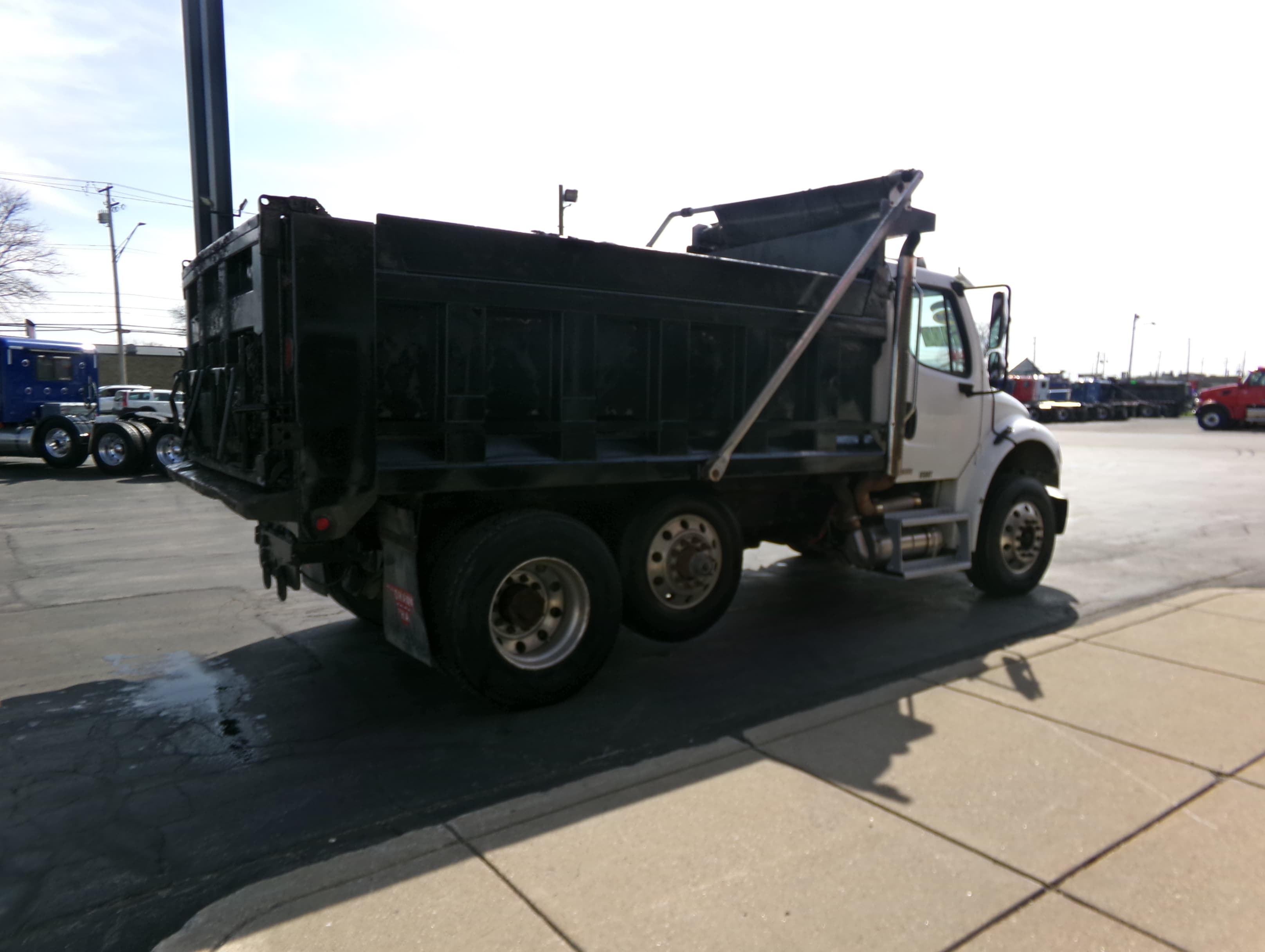 2008 Freightliner M2 106 — photo 8