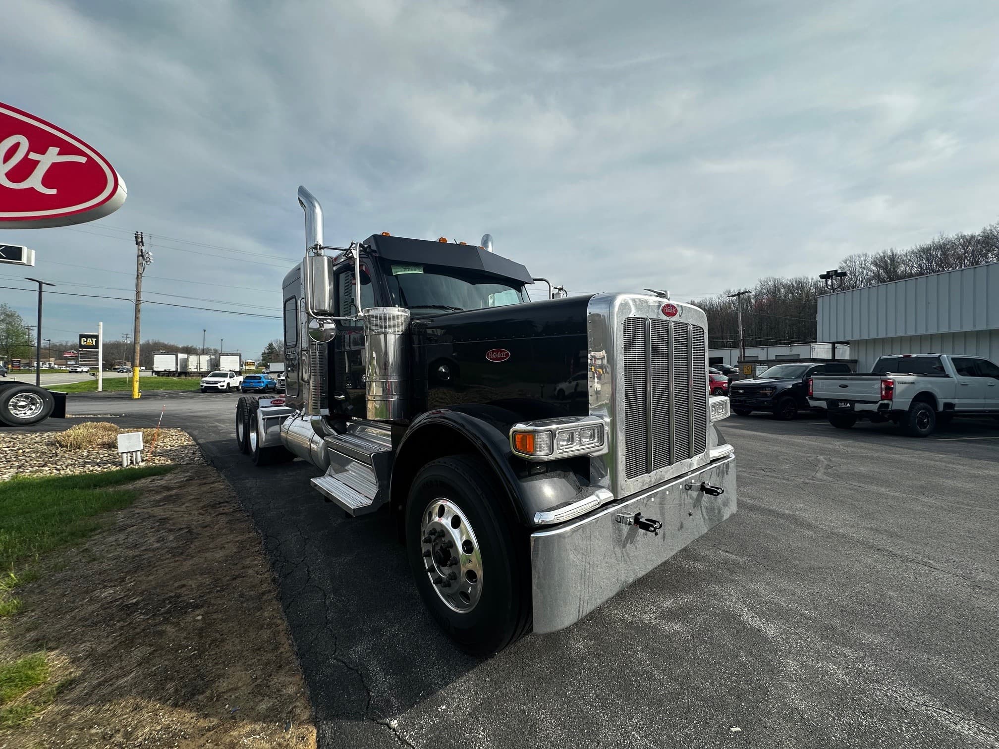 2027 Peterbilt 589 — photo 11