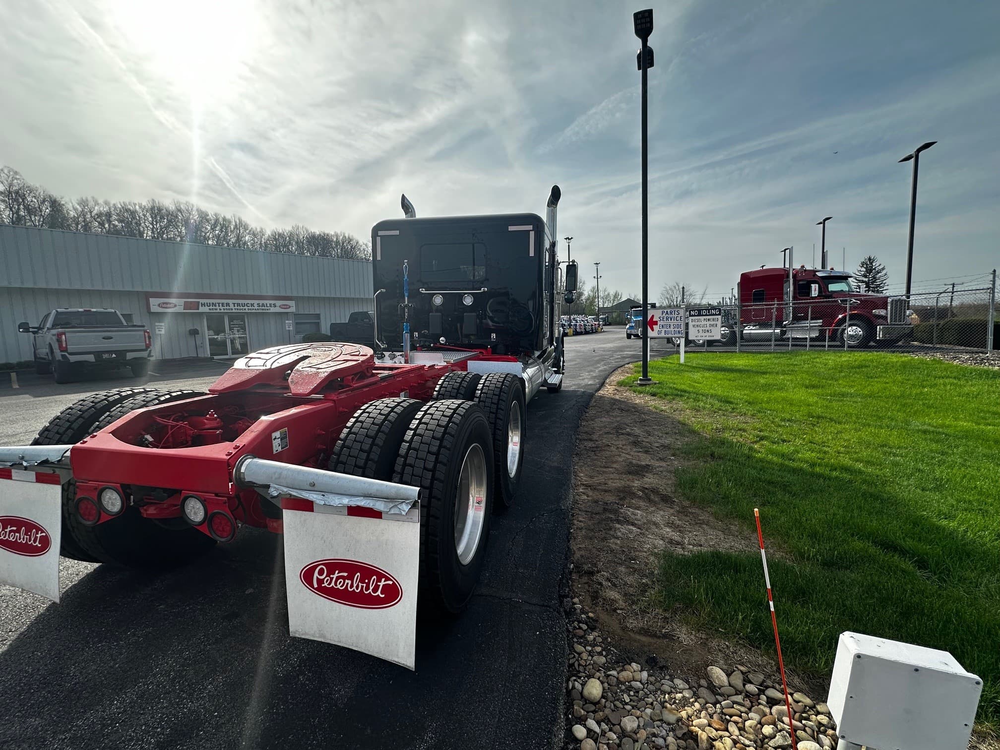 2027 Peterbilt 589 — photo 13