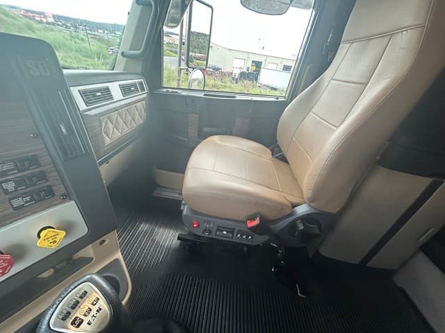 2020 Freightliner 122SD — photo 5