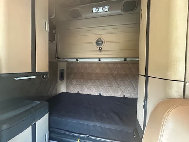 2020 Freightliner 122SD — photo 6