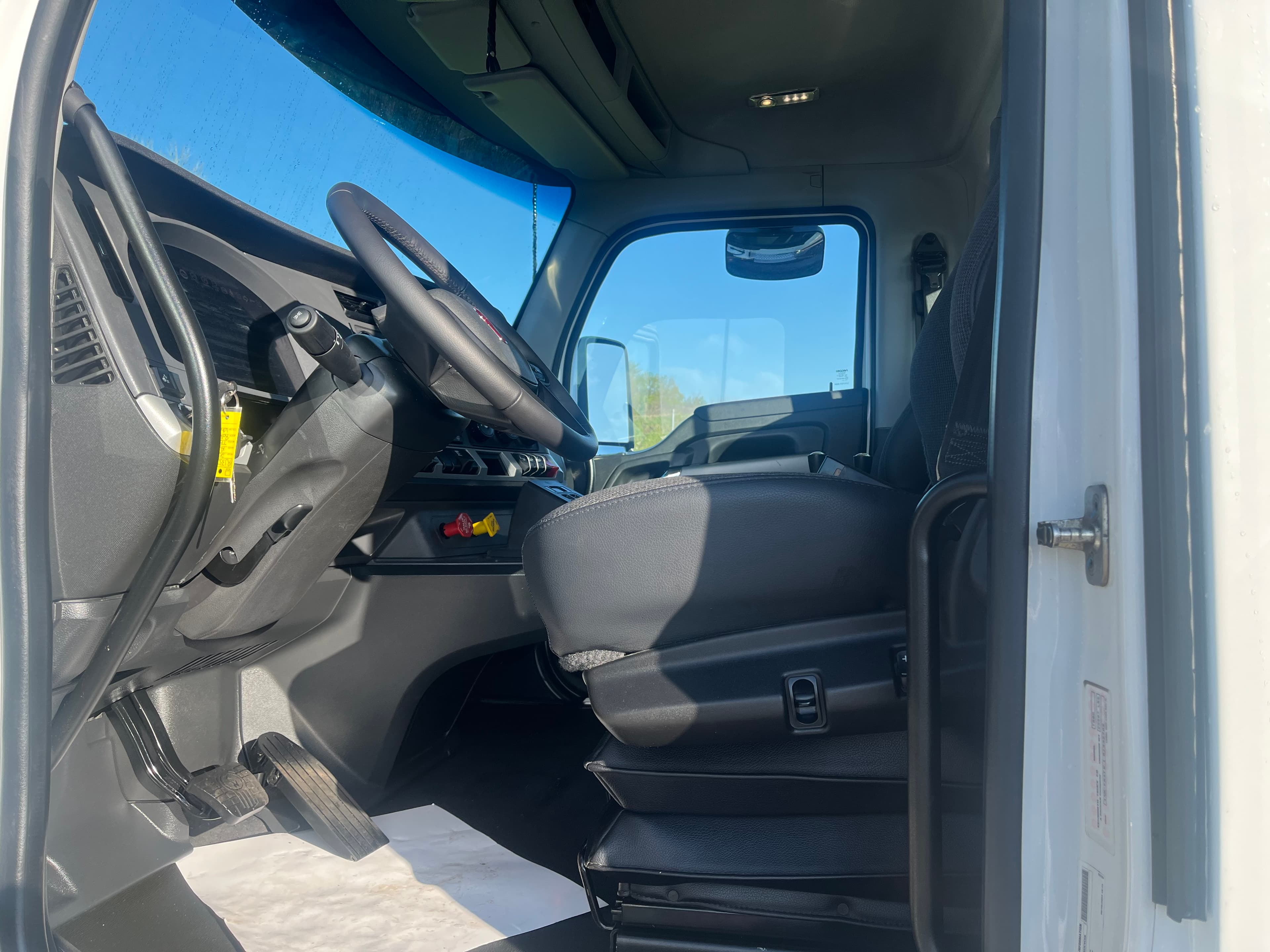 2024 Kenworth T880 — photo 12