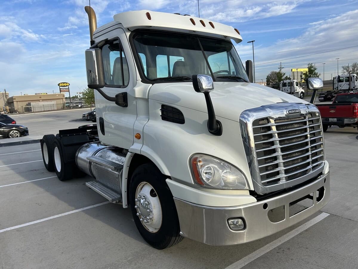 2015 Freightliner Cascadia — photo 3