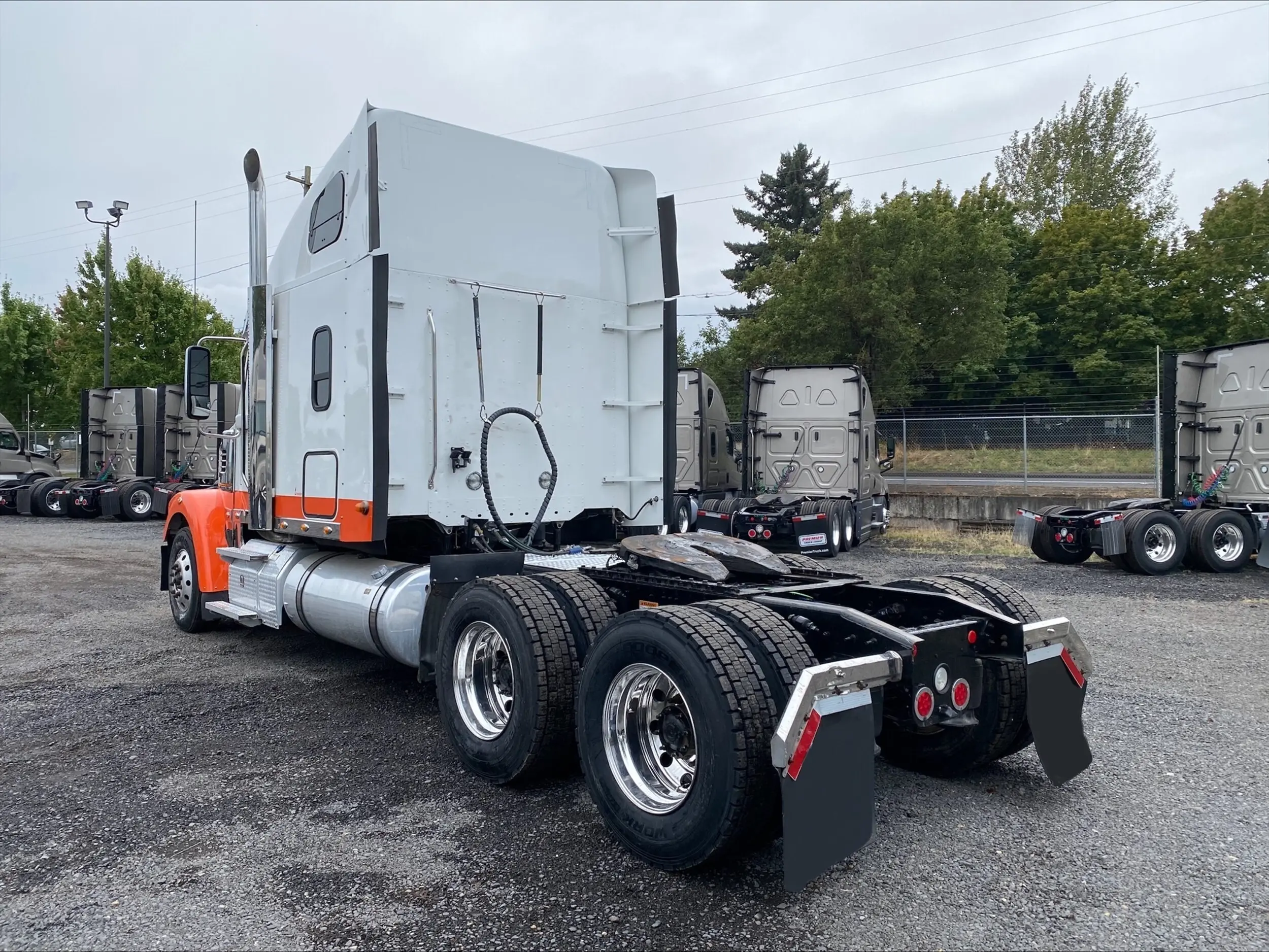 2023 Freightliner 122SD — photo 3