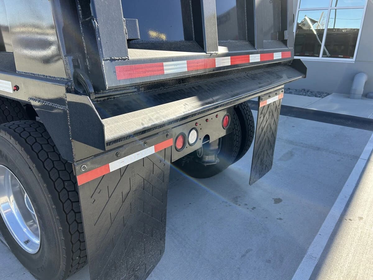 2019 Freightliner 122SD — photo 9