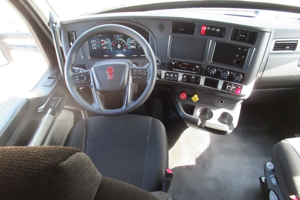 2023 Kenworth T680 — photo 21