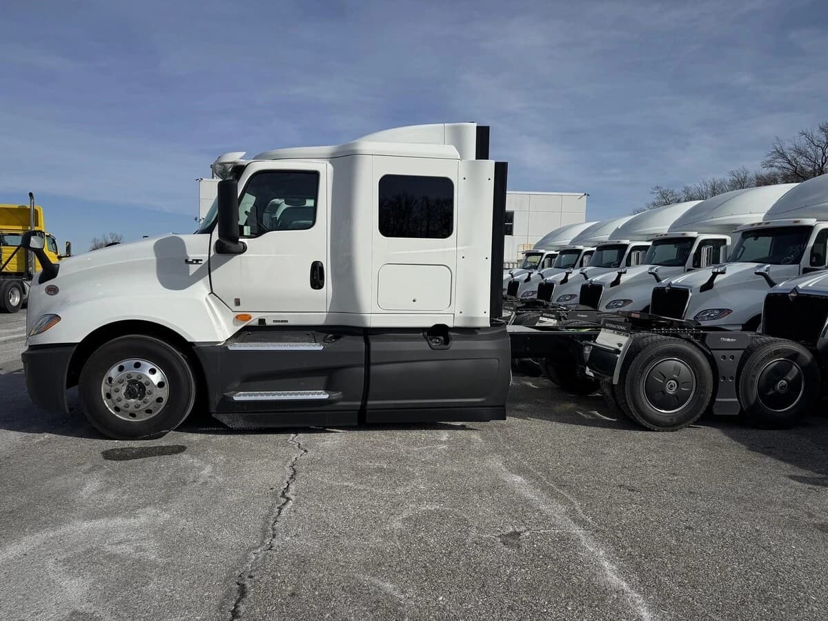 2025 International LT — photo 2