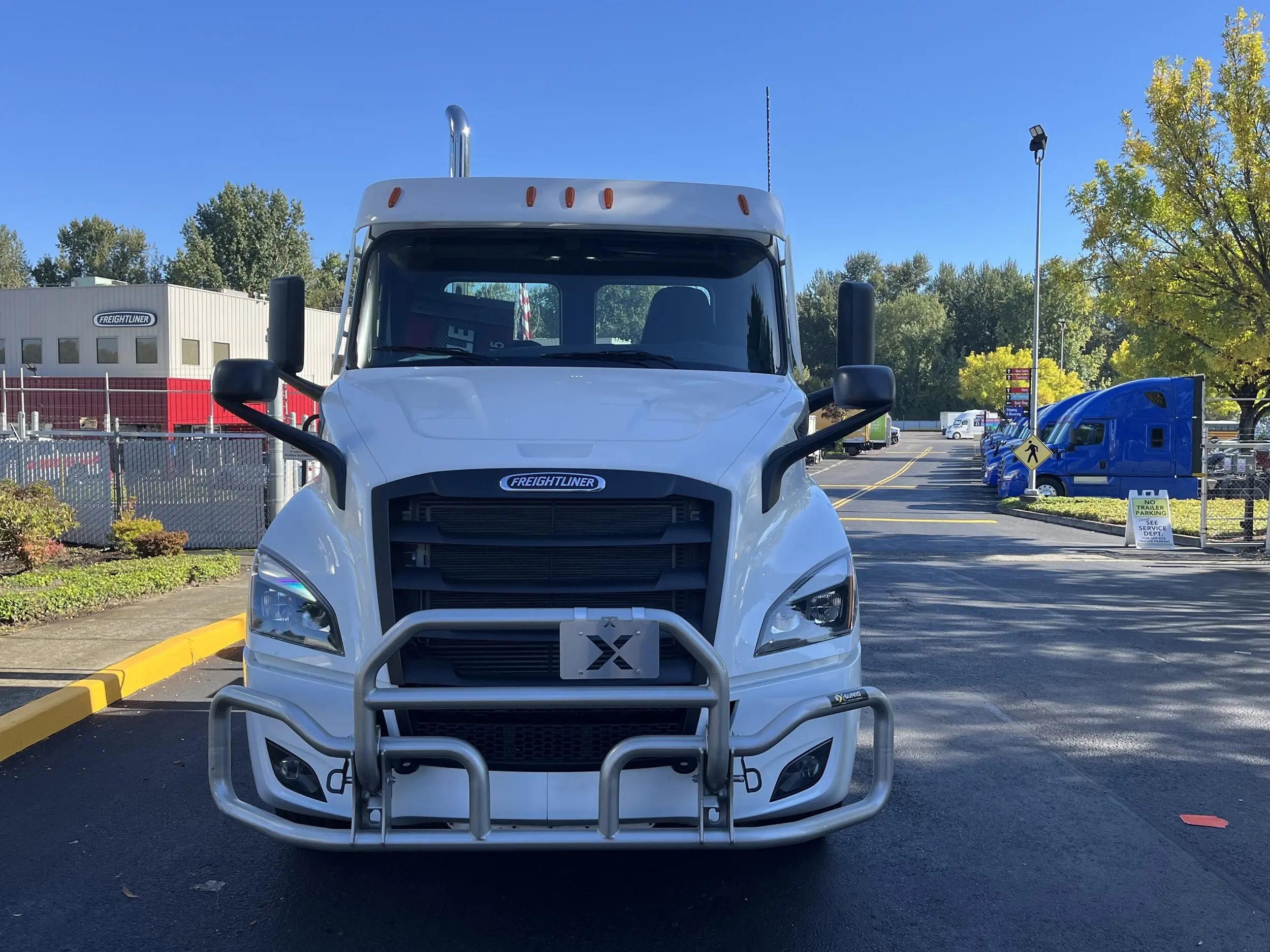 2025 Freightliner Cascadia — photo 2