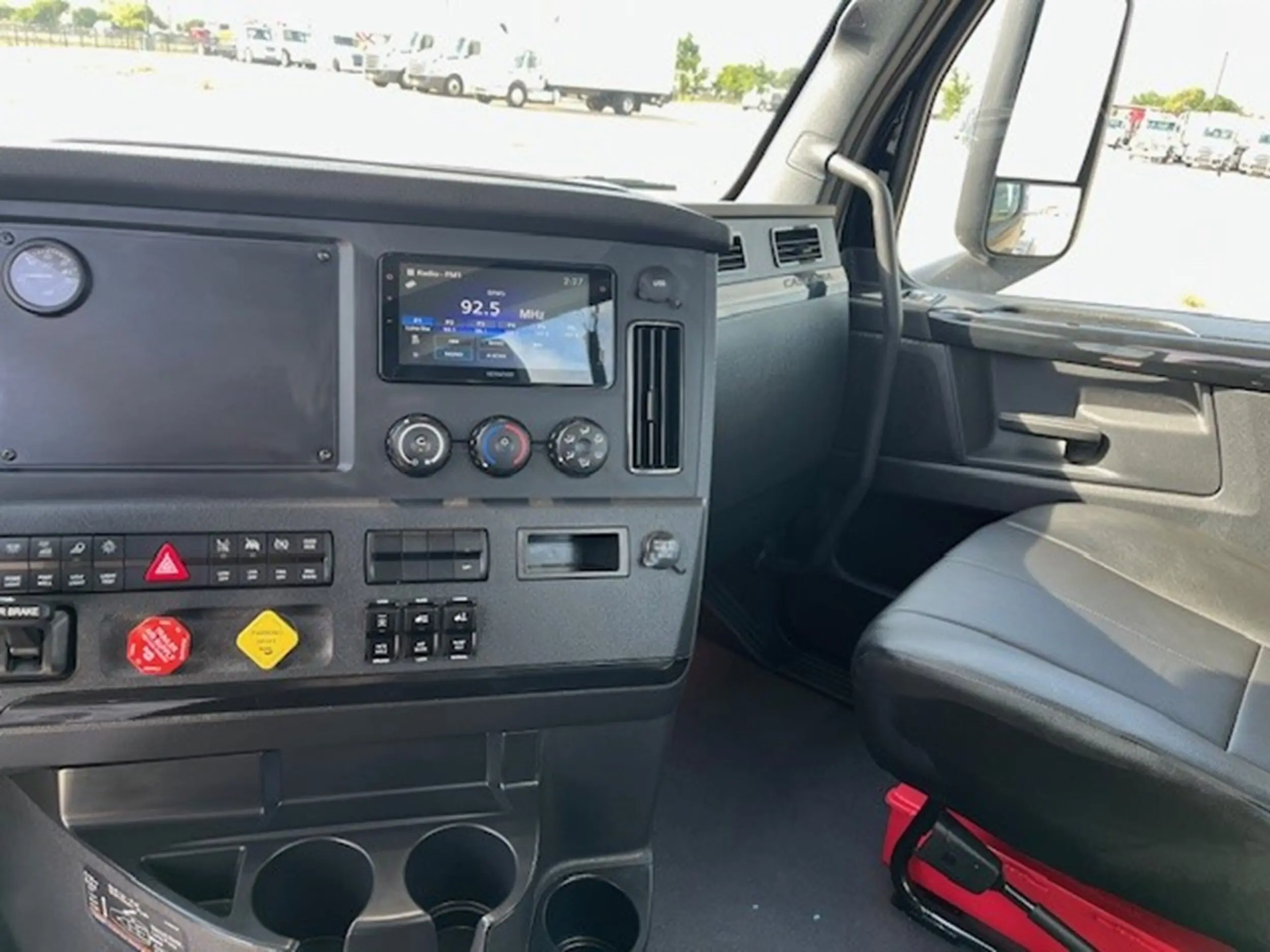 2026 Freightliner Cascadia — photo 12