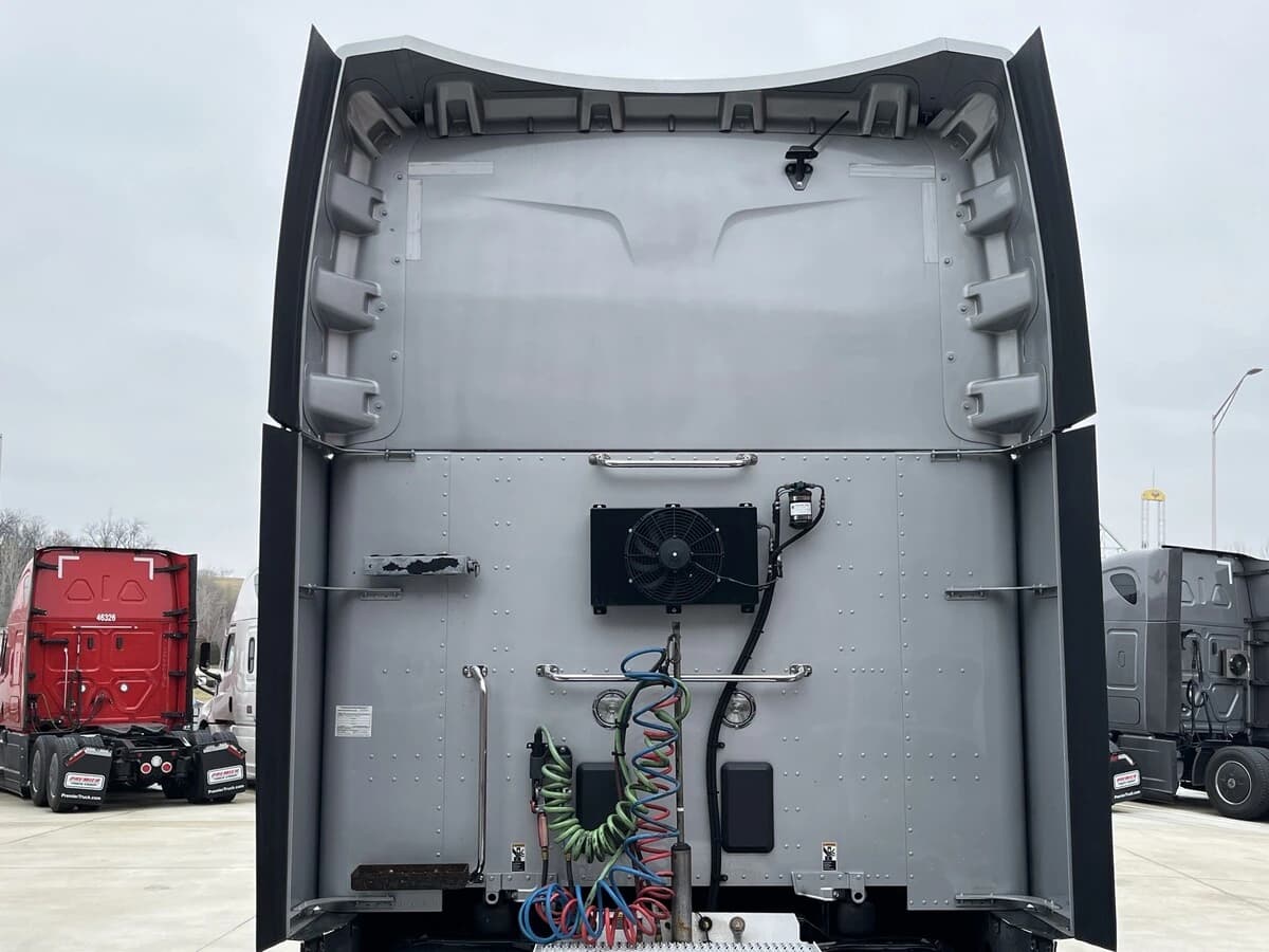 2023 Peterbilt 579 — photo 6