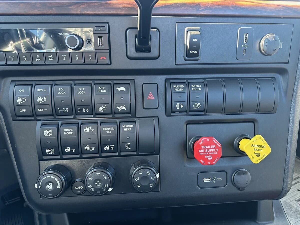 2026 International LT — photo 6