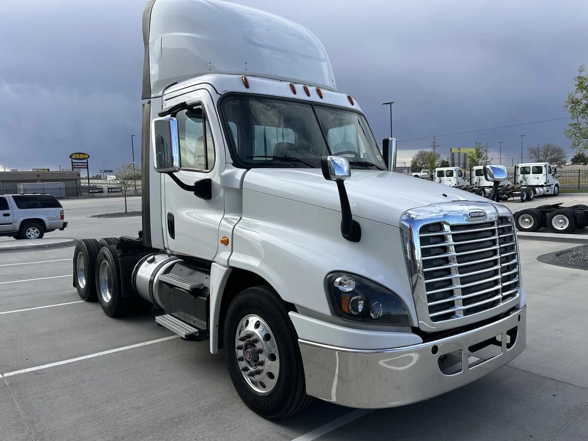 2016 Freightliner Cascadia — photo 3