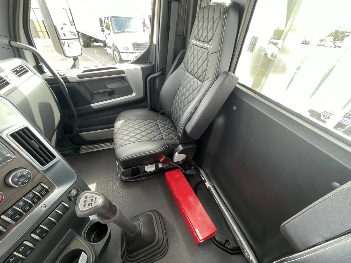2027 Western Star 49X — photo 43