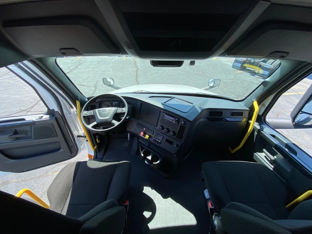 2026 Freightliner Cascadia — photo 13