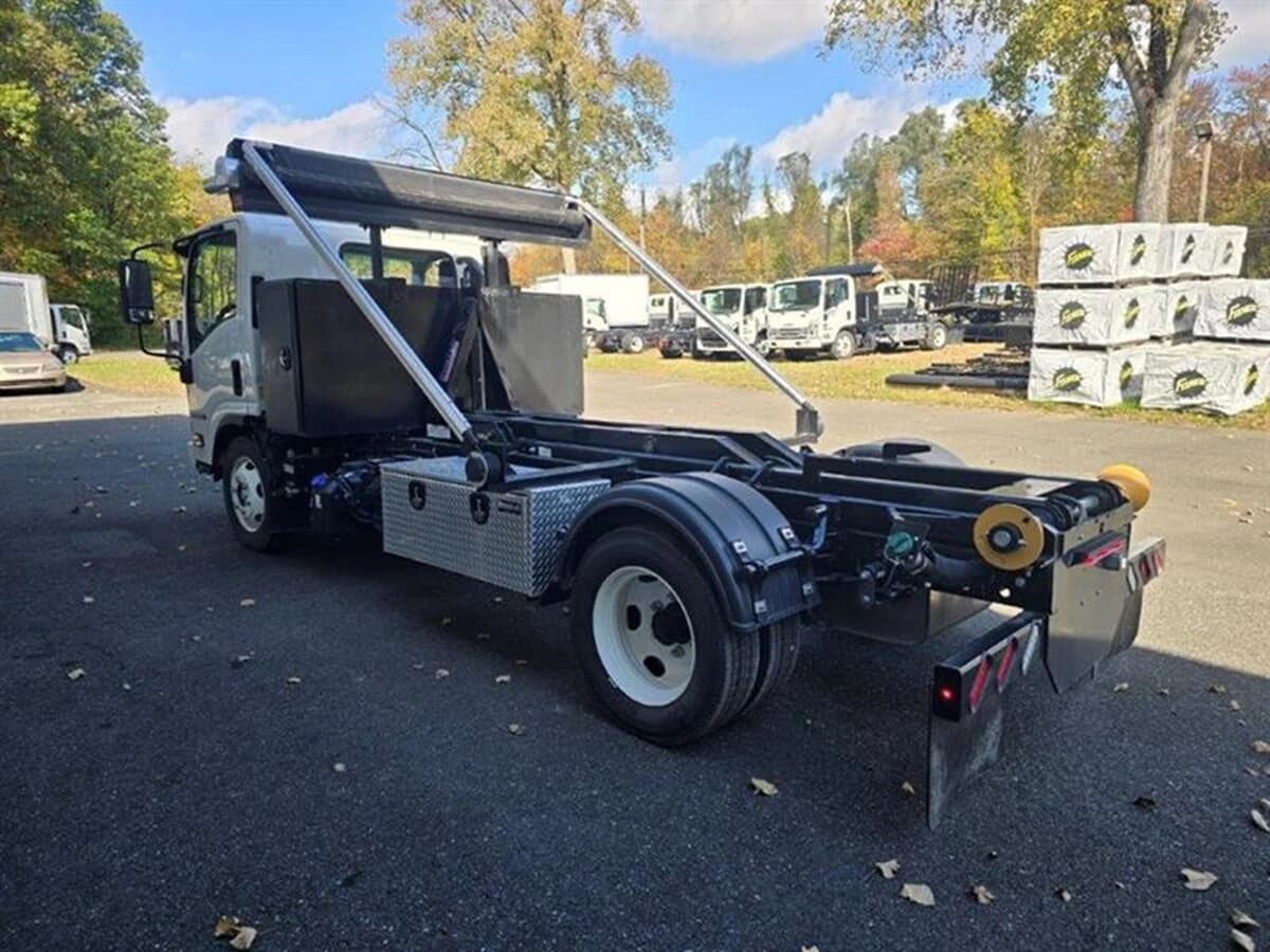 2024 Isuzu NRR — photo 4