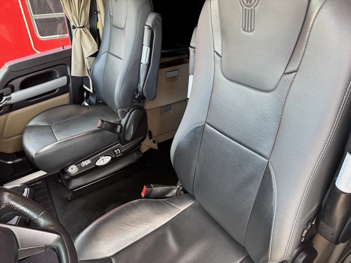 2023 Kenworth T680 — photo 18