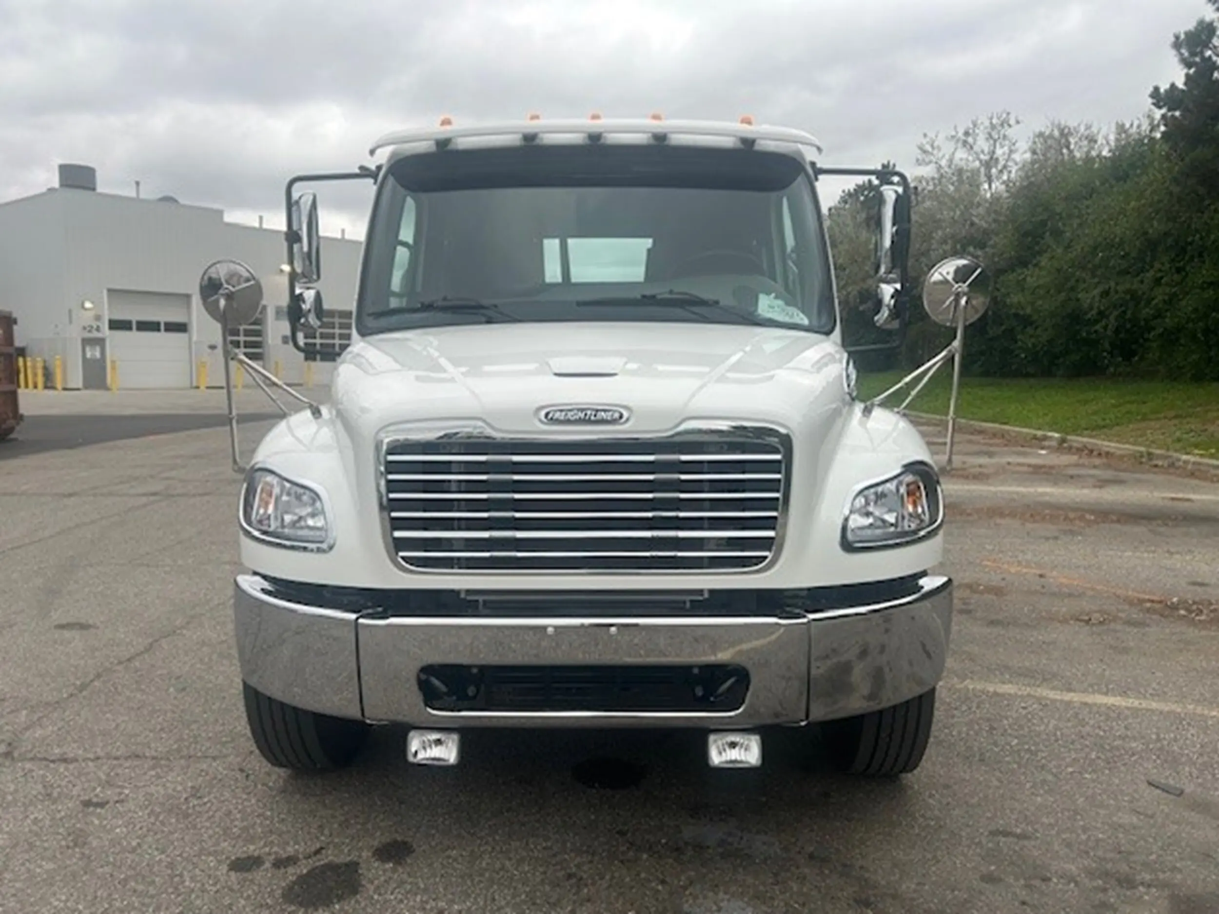 2026 Freightliner M2 106 — photo 2