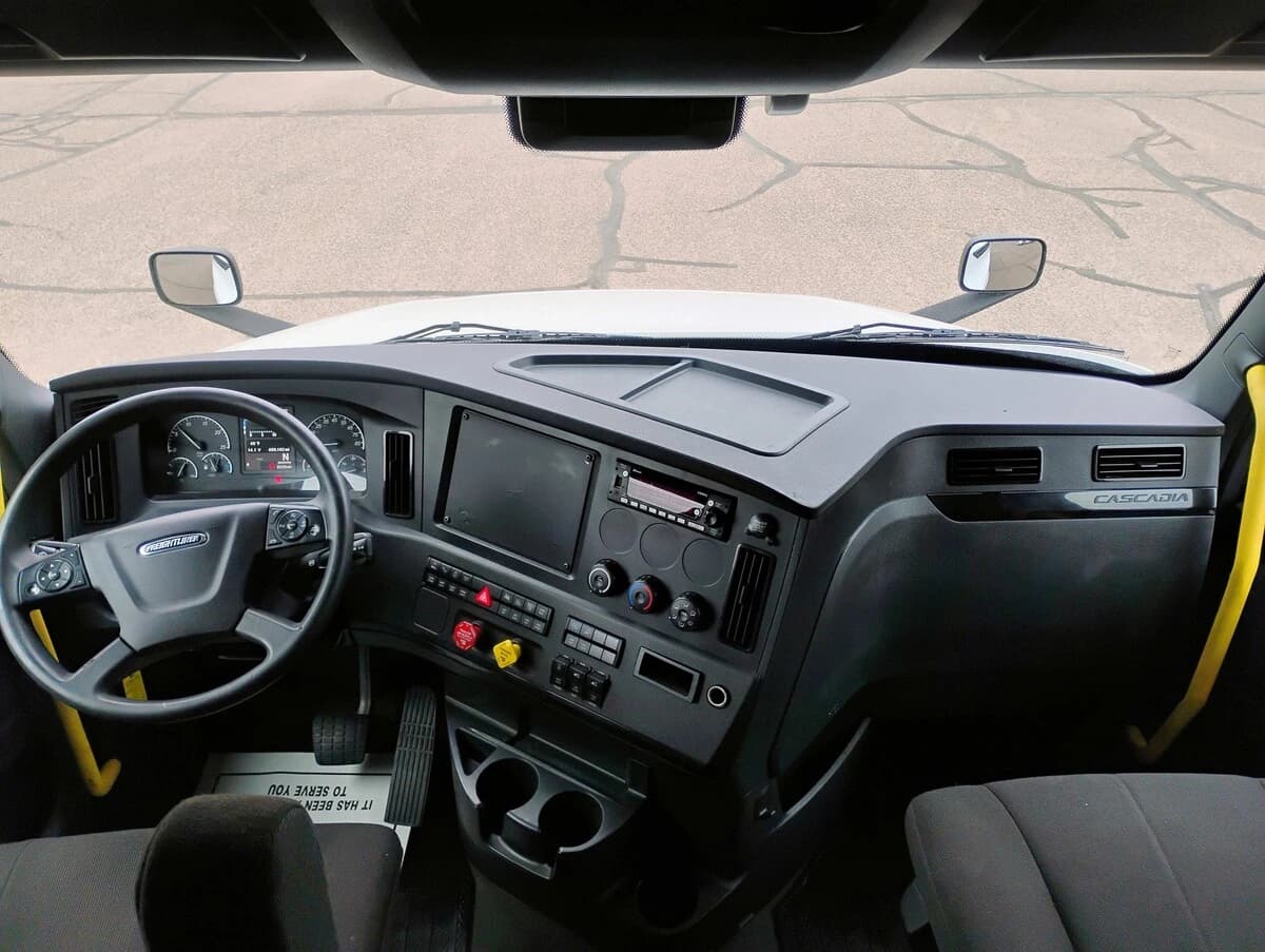 2024 Freightliner Cascadia — photo 16